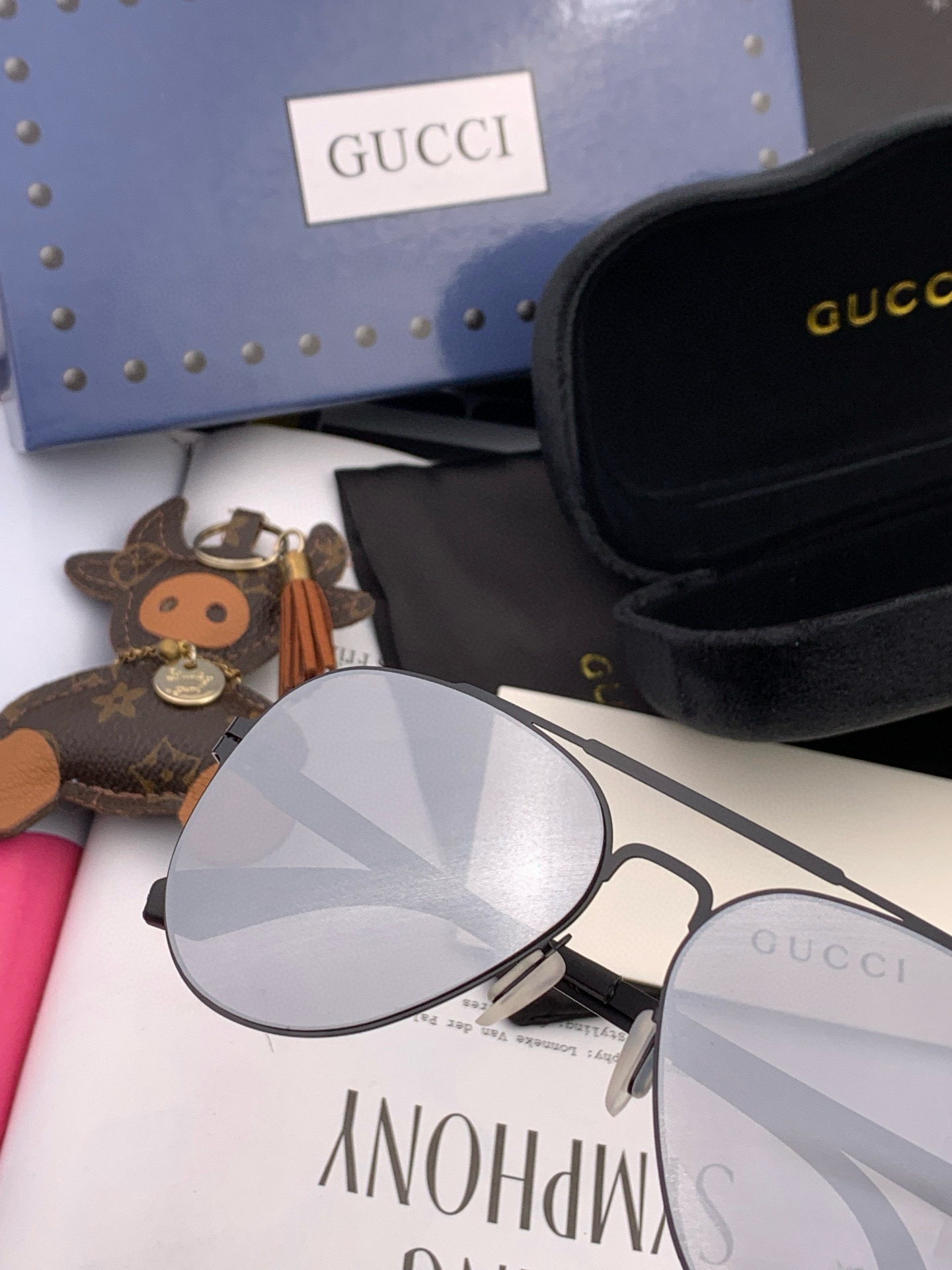   GUCCI 2025新款超轻无螺丝压不坏系列情侣款太阳镜高清尼龙镜片 商务旅行版 绅士高清太阳眼镜 