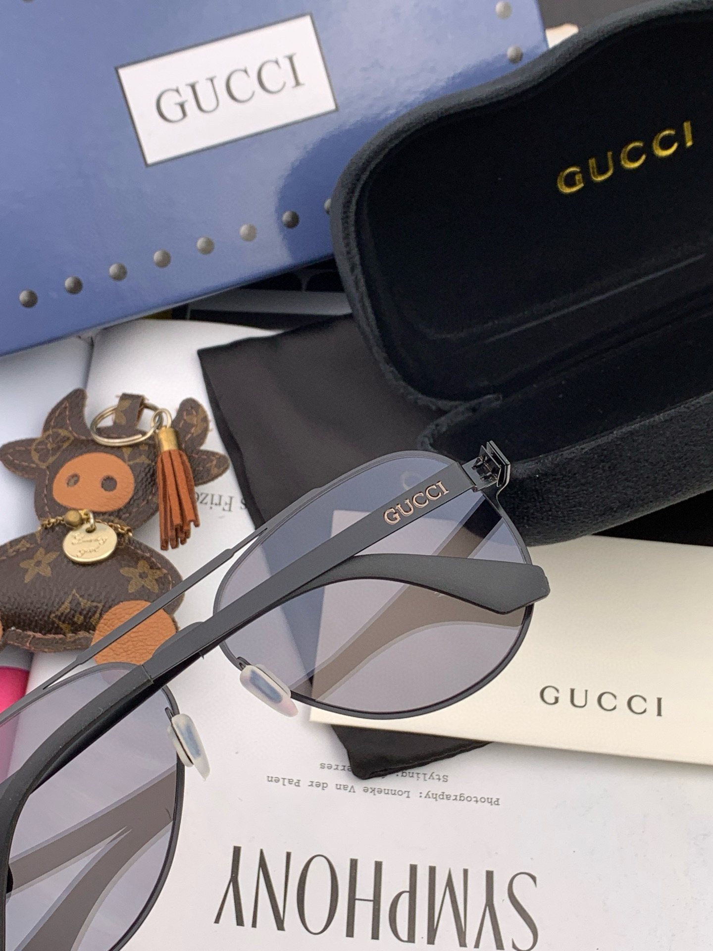   GUCCI 2025新款超轻无螺丝压不坏系列情侣款太阳镜高清尼龙镜片 商务旅行版 绅士高清太阳眼镜 