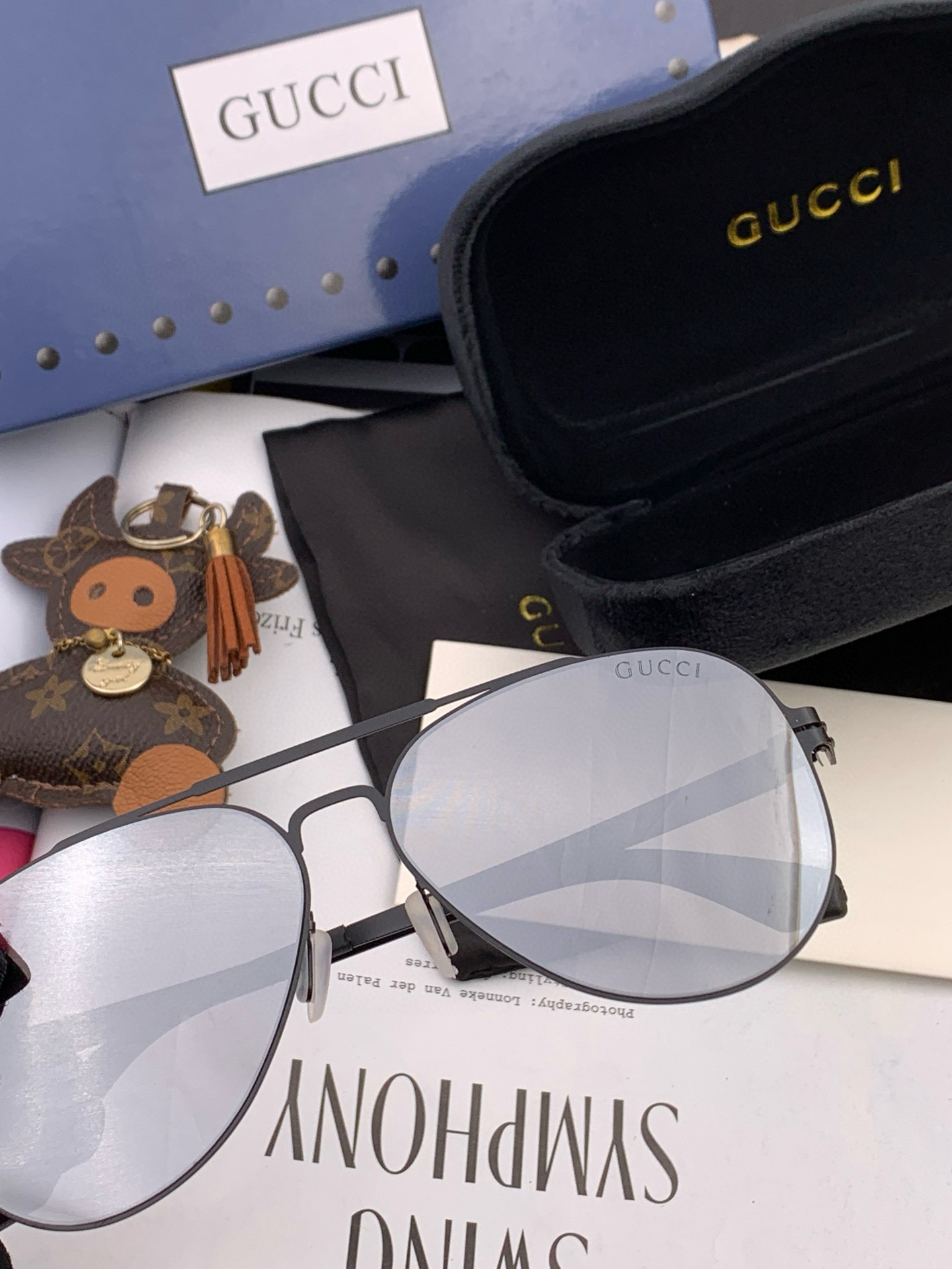   GUCCI 2025新款超轻无螺丝压不坏系列情侣款太阳镜高清尼龙镜片 商务旅行版 绅士高清太阳眼镜 