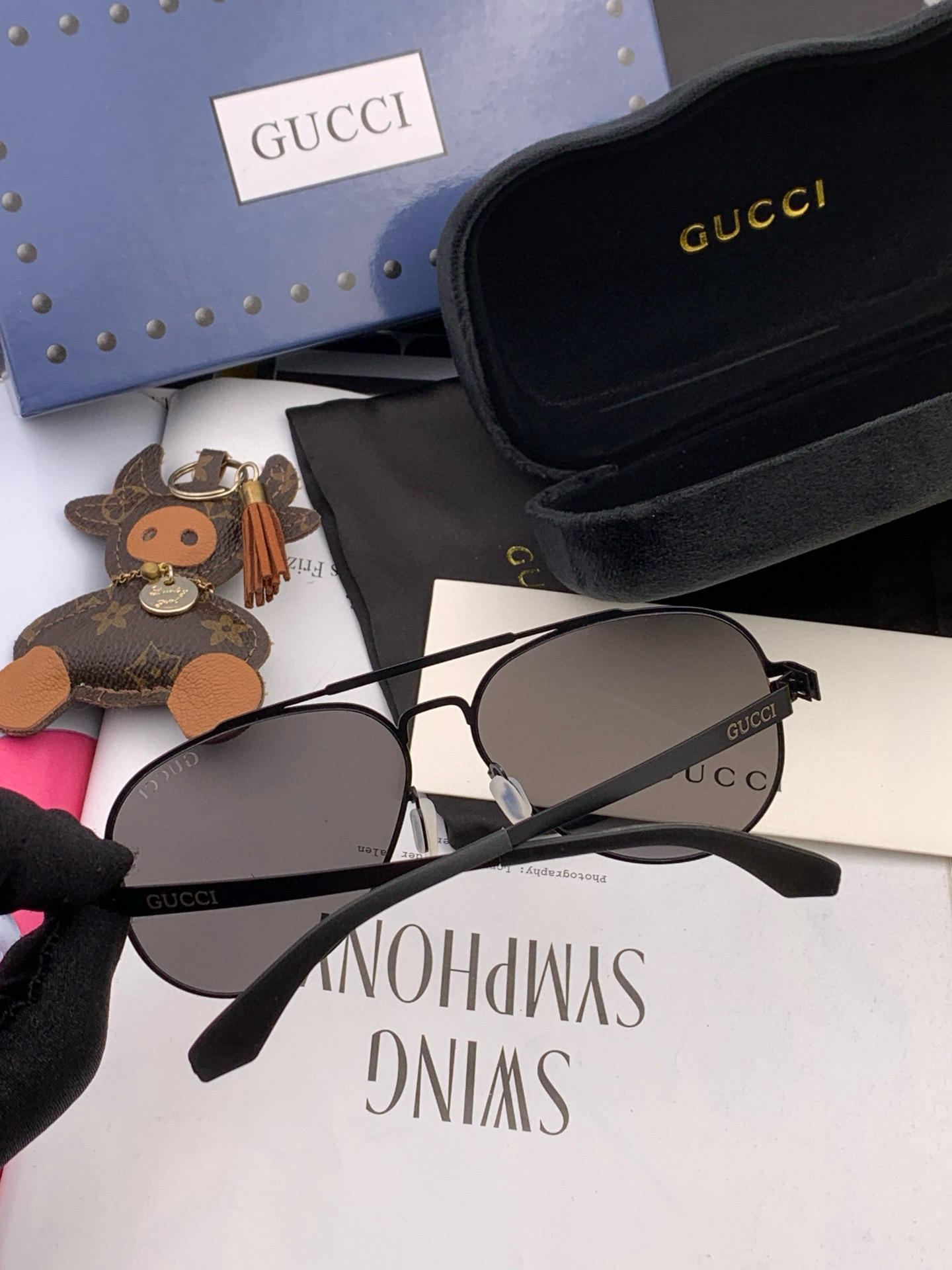   GUCCI 2025新款超轻无螺丝压不坏系列情侣款太阳镜高清尼龙镜片 商务旅行版 绅士高清太阳眼镜 