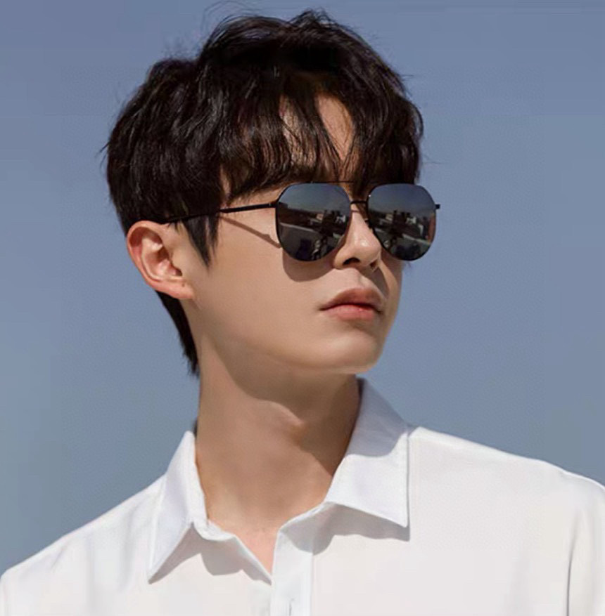        GUCCI 男款炫彩飞行员偏光太阳镜 ❤️材质：高清尼龙加厚卡槽高清偏光镜片 🌹无边框镜架