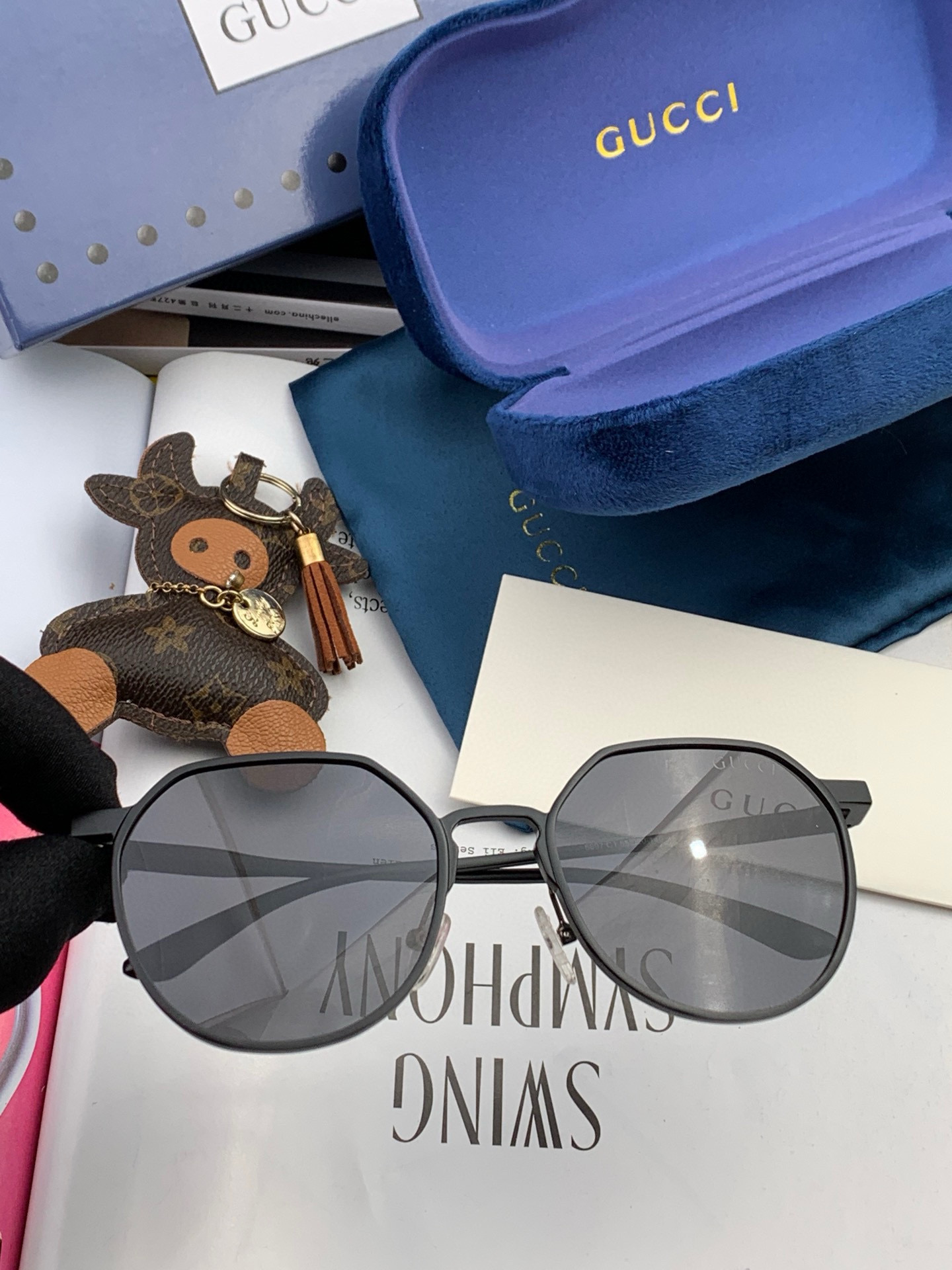  GUCCI-2025新款情侣款偏光太阳镜、完美品质，独特设计 高品质  高档哑色男仕太阳镜
铝镁材质的