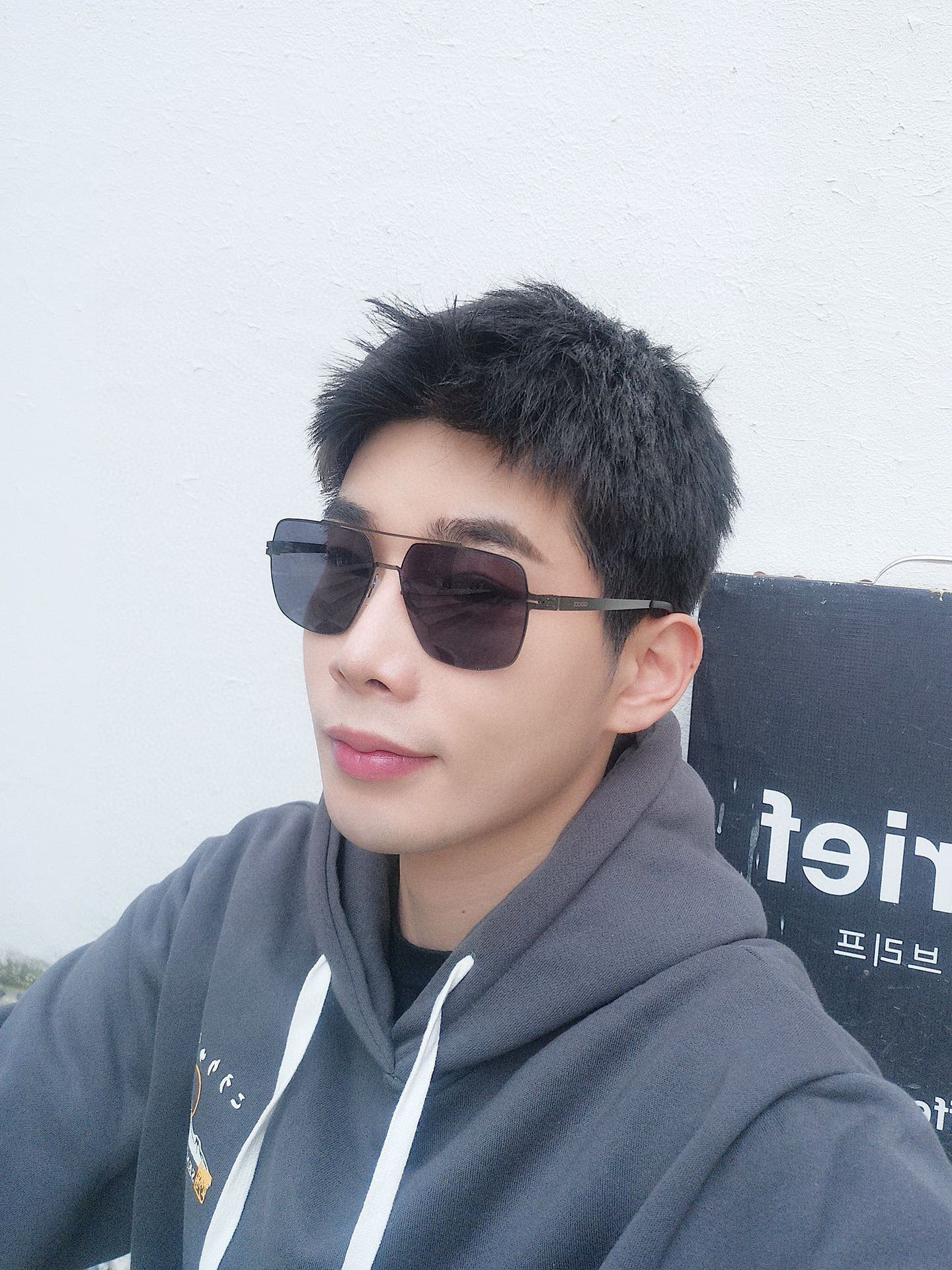      GUCC* 新款男女情侣款太阳iP电镀永不褪色 卖点：超轻超有弹性整幅眼镜无螺丝重要的是压不坏