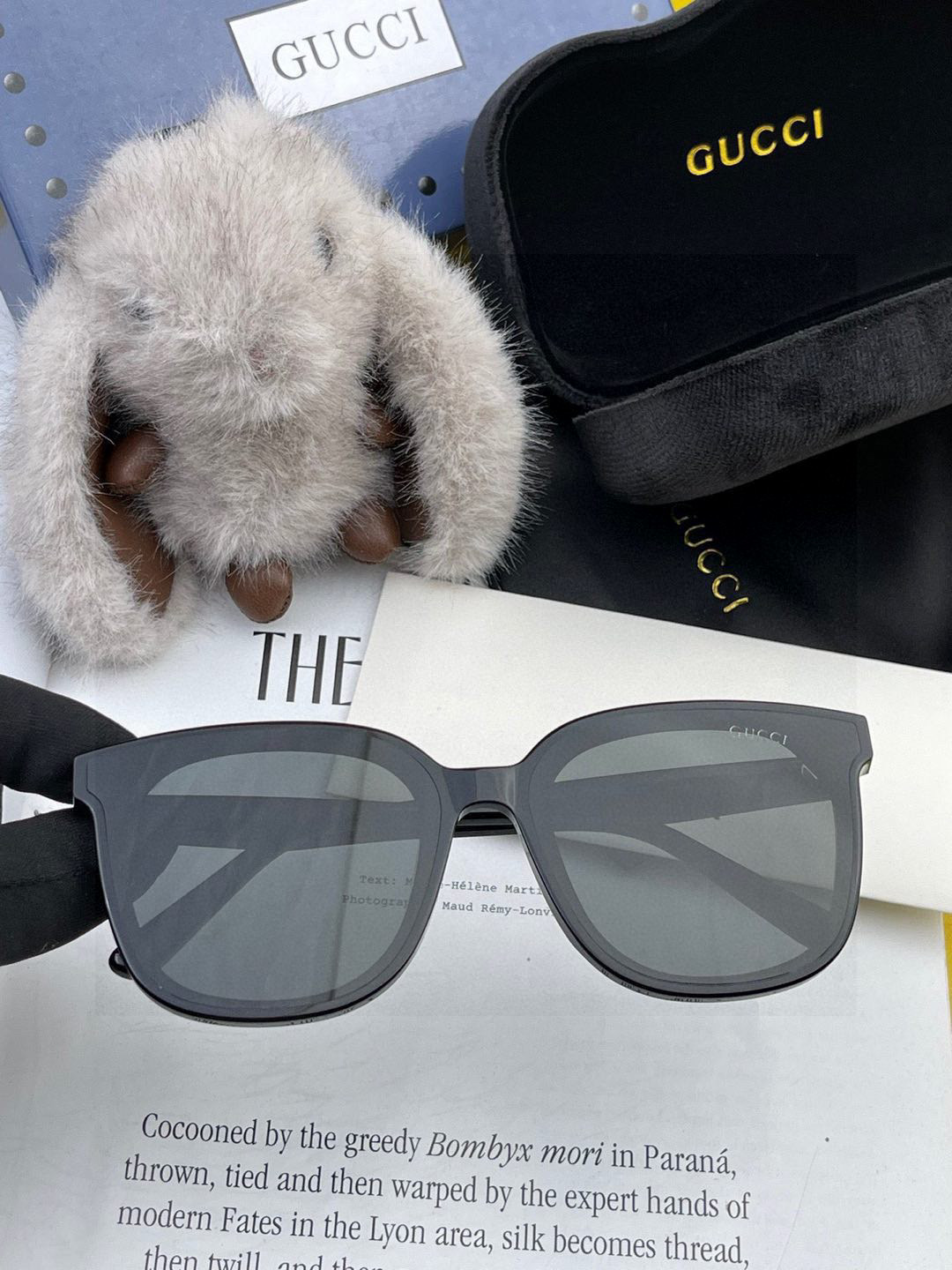   GUCCI2025开春新款一体镜 大框太阳镜男女同款 😎 
爆款大框尼龙太阳镜 超逼格超酷 
镜腿品