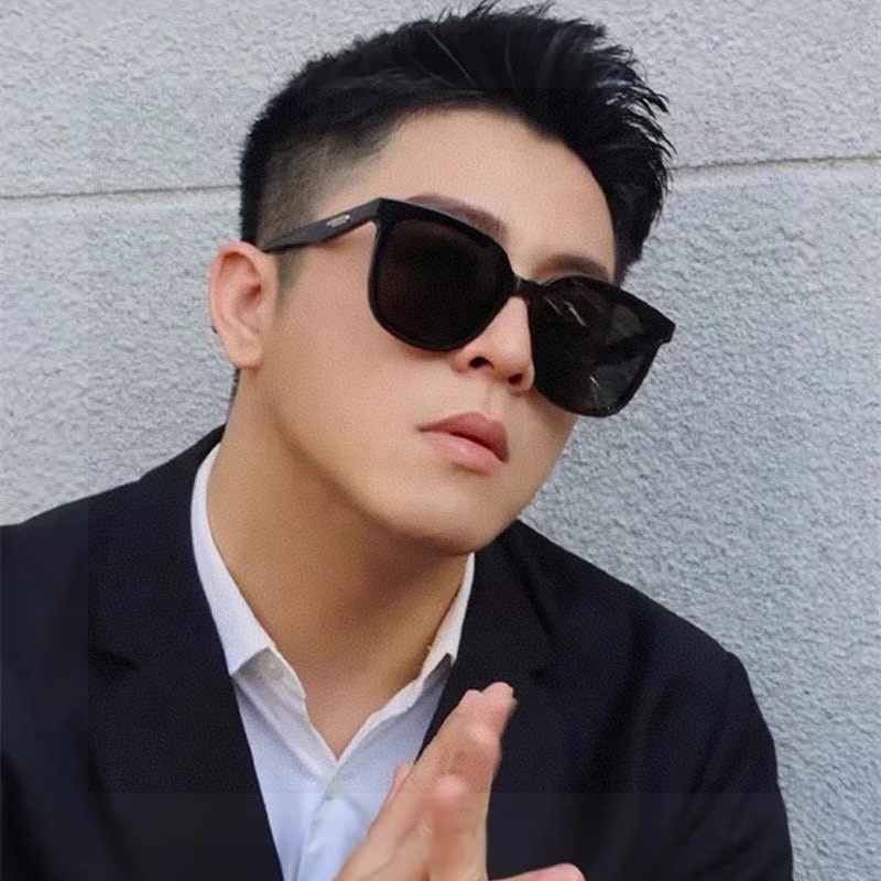   GUCCI2025开春新款一体镜 大框太阳镜男女同款 😎 
爆款大框尼龙太阳镜 超逼格超酷 
镜腿品