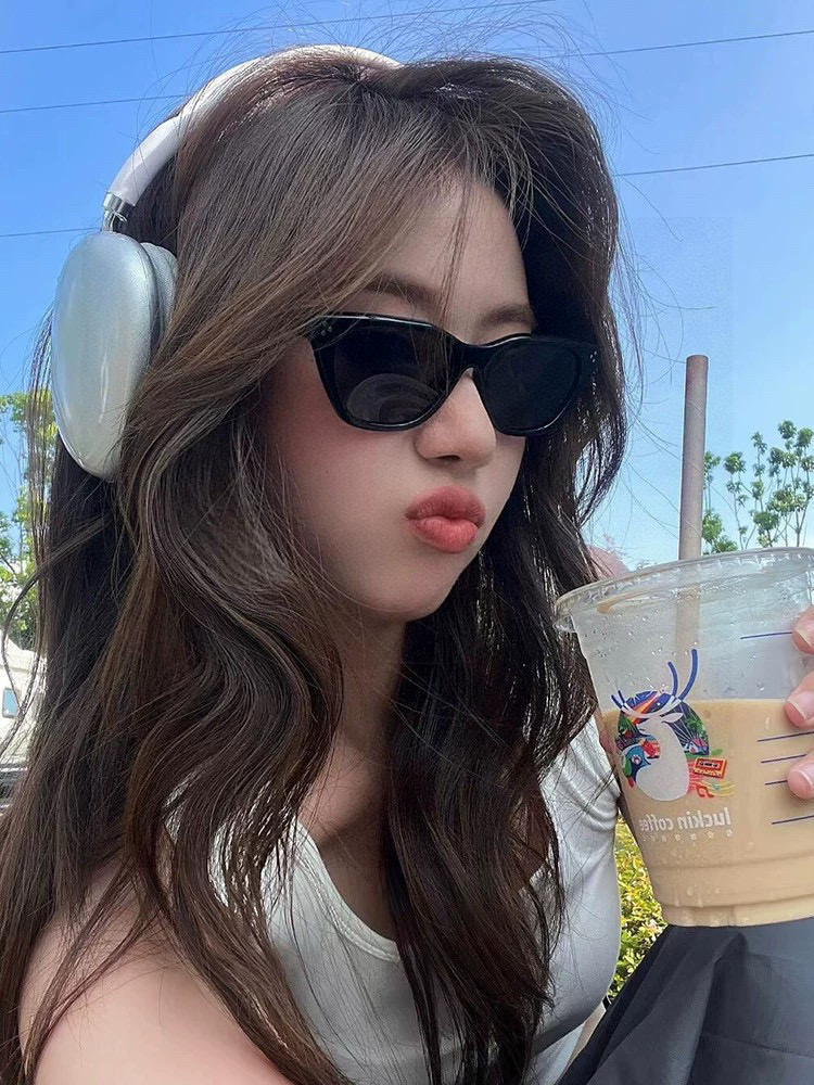  GUCCI2025开春新款一体镜 大框太阳镜男女同款 😎 
爆款大框尼龙太阳镜 超逼格超酷 
镜腿品牌