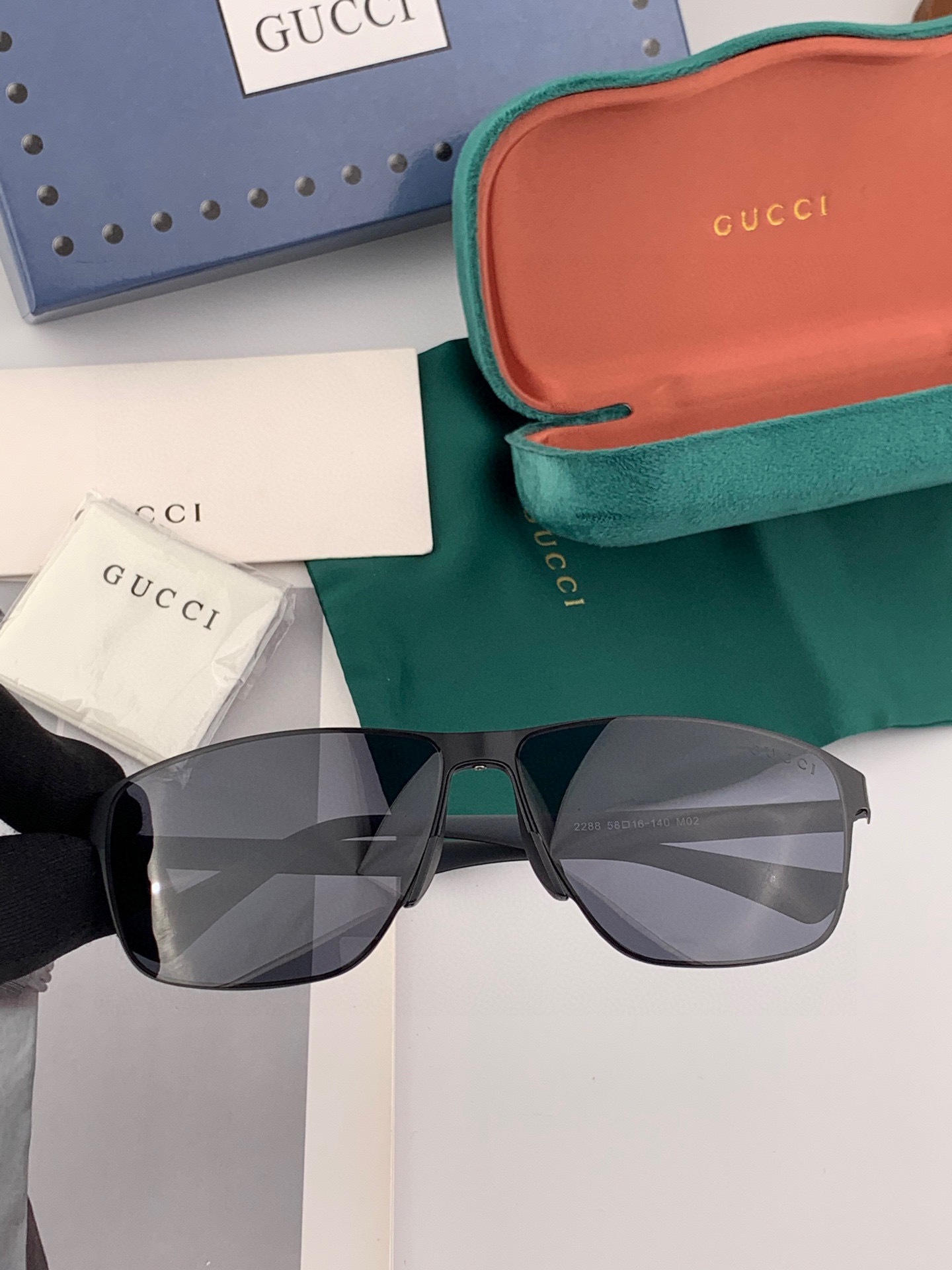 ♦️GUCCI 2025新款男女情侣款太阳镜多边形墨镜iP电镀永不褪色 超轻超有弹性整幅眼镜无螺丝重要的