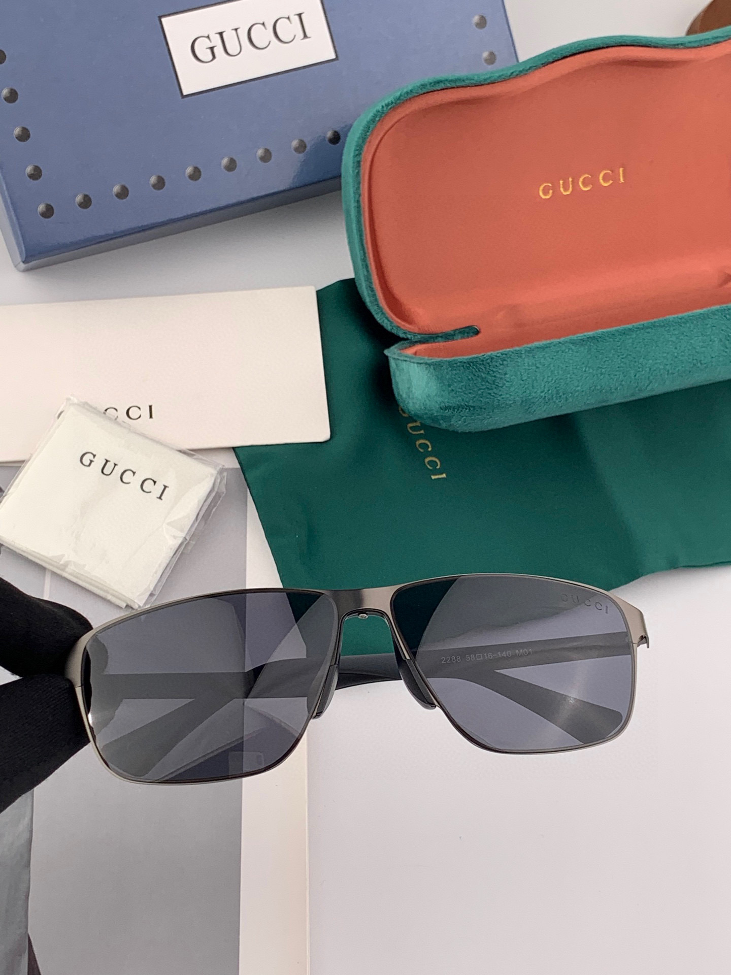 ♦️GUCCI 2025新款男女情侣款太阳镜多边形墨镜iP电镀永不褪色 超轻超有弹性整幅眼镜无螺丝重要的