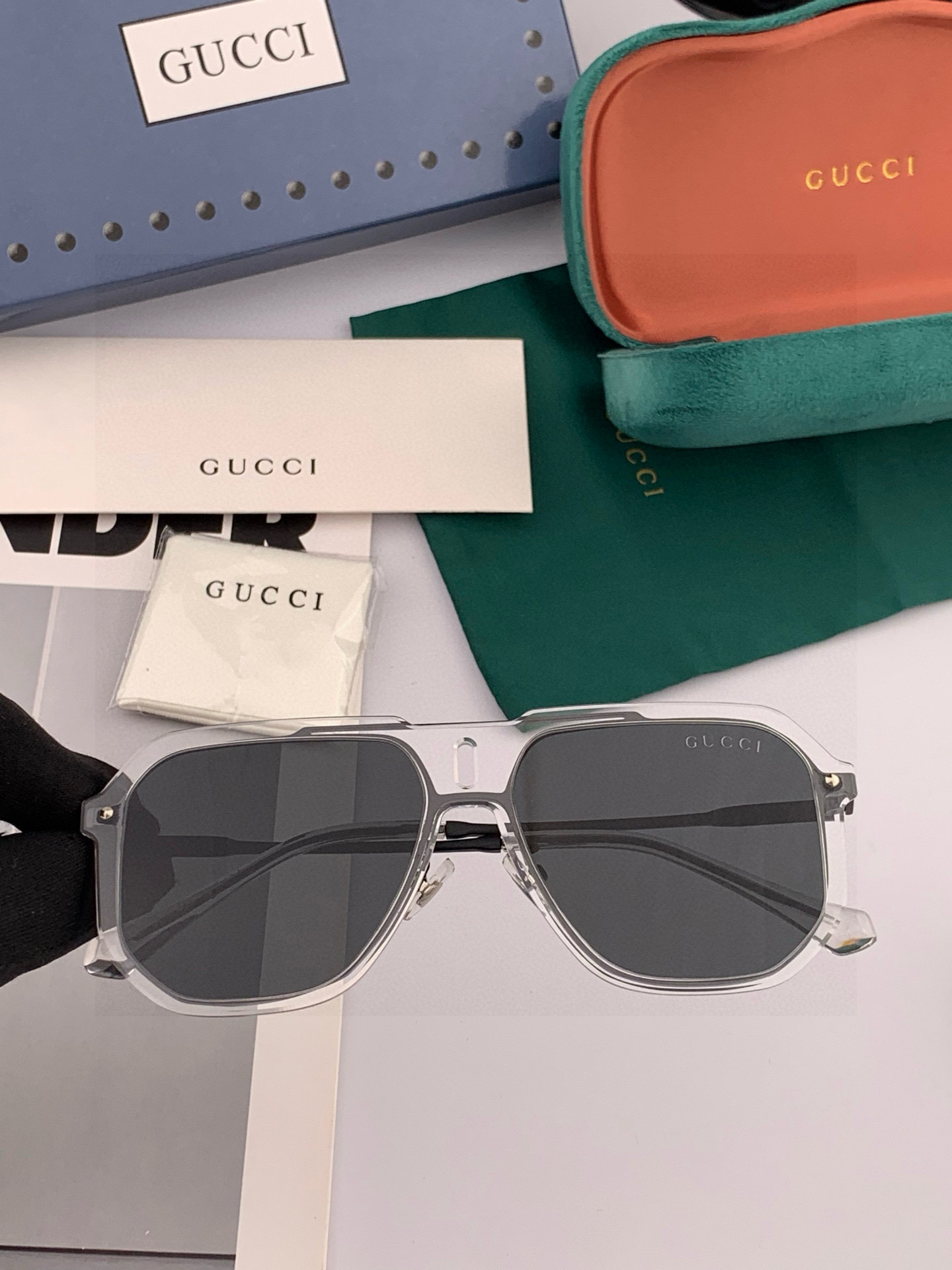       GUCC* 2025 新款男女情侣款太阳iP电镀永不褪色 卖点：超轻超有弹性整幅眼镜片：高清