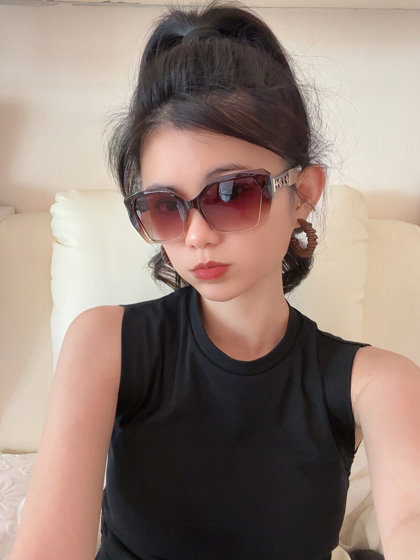  LV 2025年开春新款  潮流爆款 时尚方框太阳镜 高品质 佩戴舒适 网红潮款墨镜 型号L5230