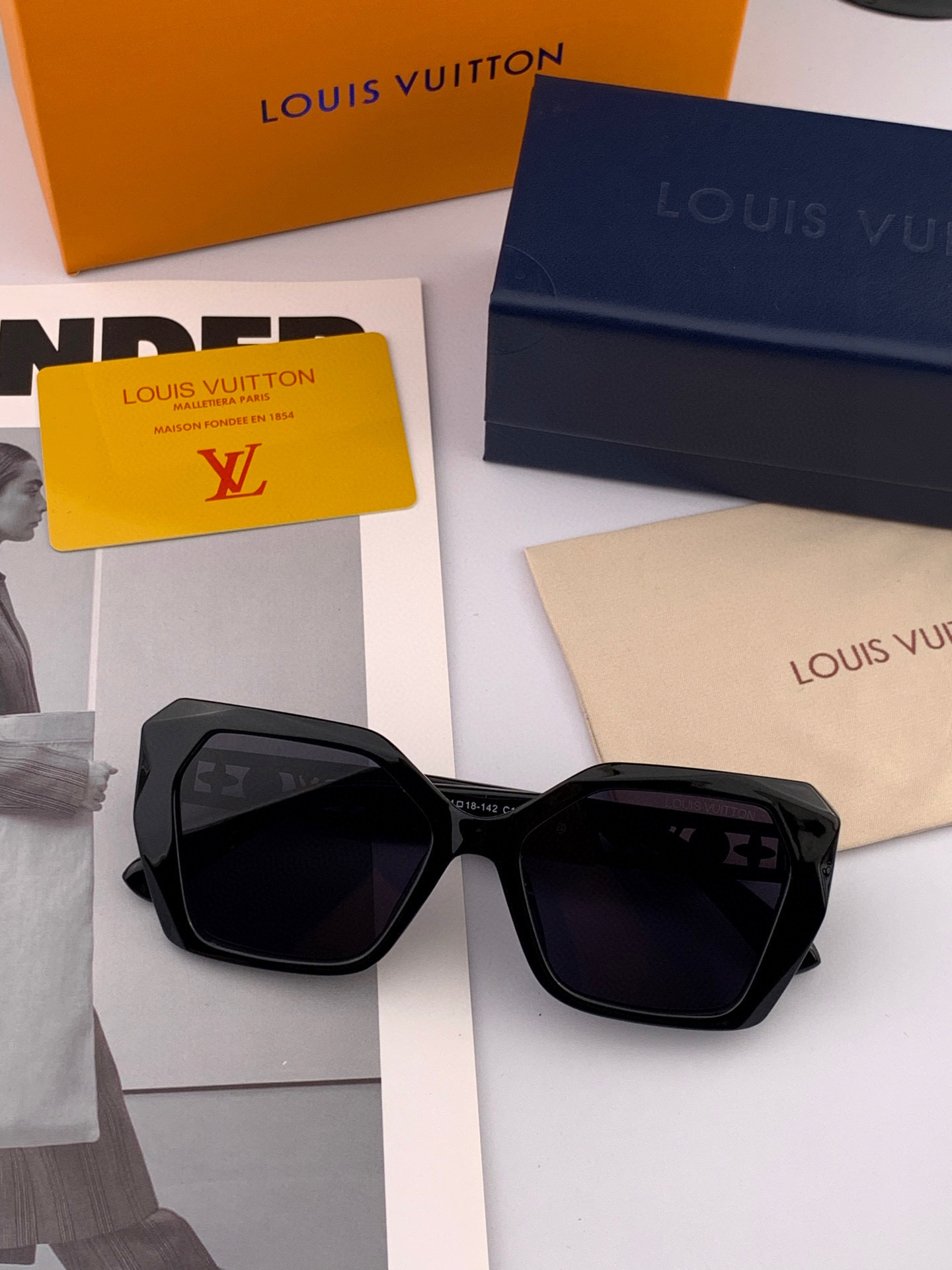  LV 2025年开春新款  潮流爆款 时尚方框太阳镜 高品质 佩戴舒适 网红潮款墨镜 型号L5230