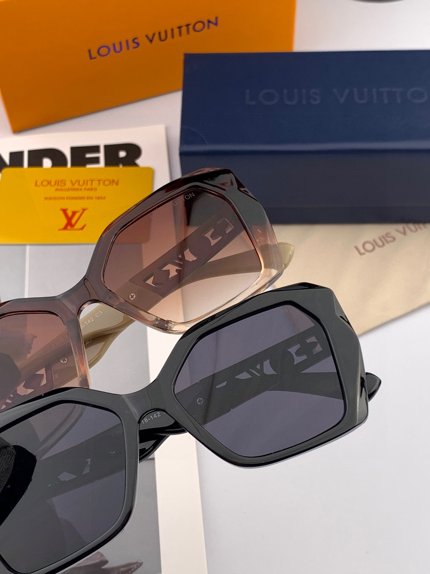  LV 2025年开春新款  潮流爆款 时尚方框太阳镜 高品质 佩戴舒适 网红潮款墨镜 型号L5230