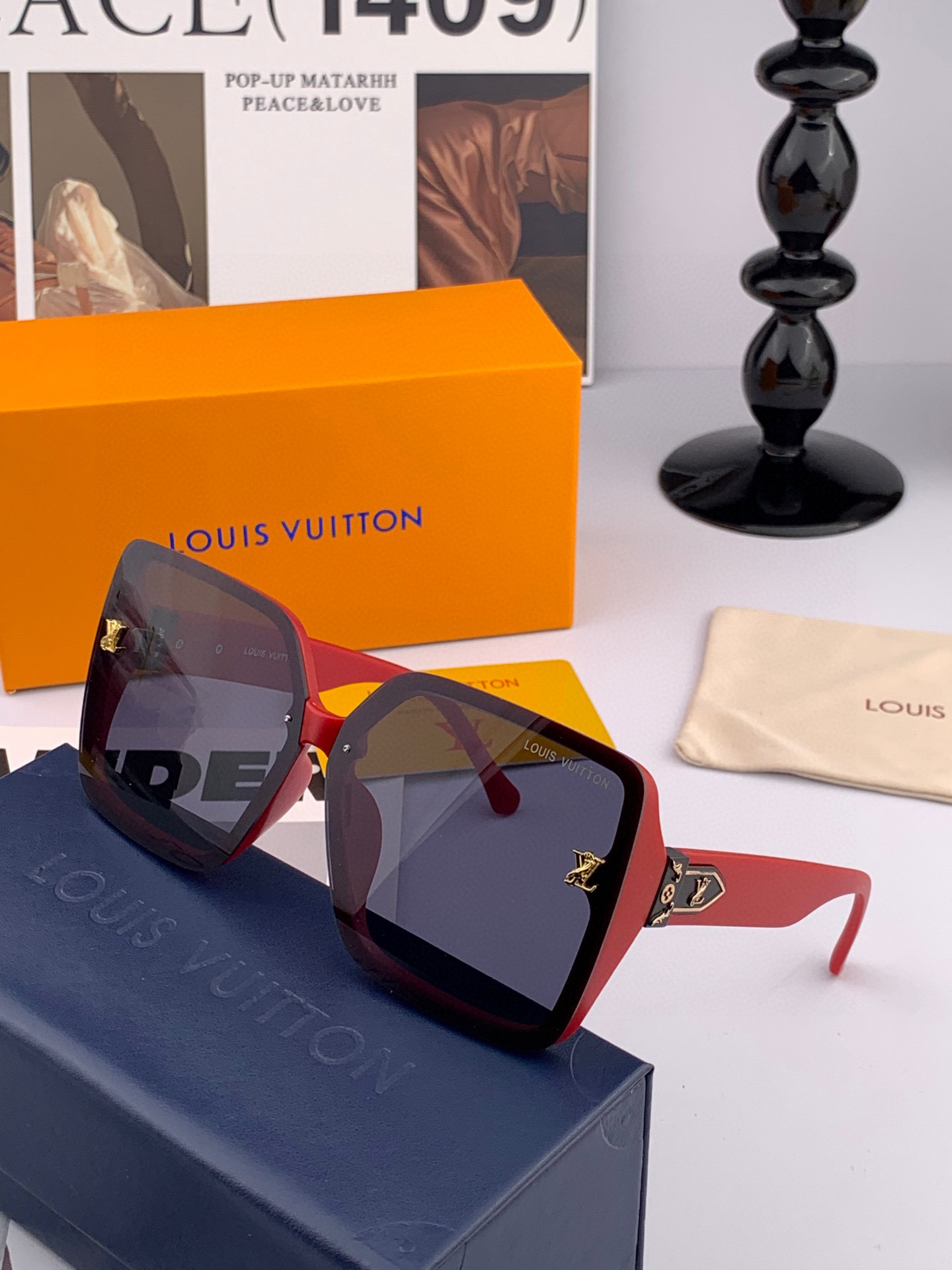   lv大框太阳镜墨镜经典的方框设计，不挑脸型，无论搭配大衣还是连衣裙都非常显气质预防紫外线  型号：型