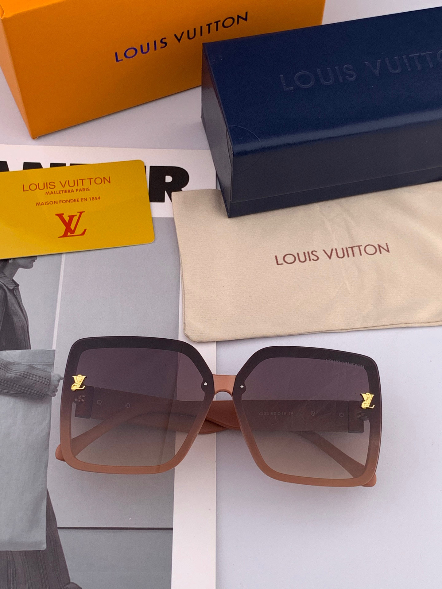   lv大框太阳镜墨镜经典的方框设计，不挑脸型，无论搭配大衣还是连衣裙都非常显气质预防紫外线  型号：型