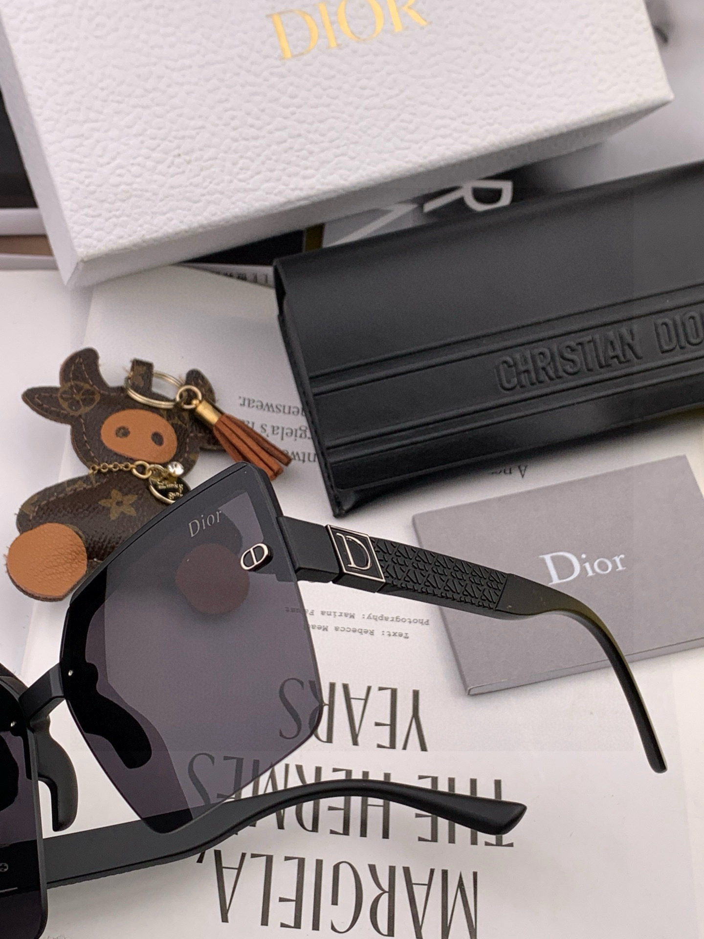 🔺 【DIOR-迪奥】2025开春新款 潮流爆款 时尚方框太阳镜 高品质 佩戴舒适 网红潮款墨镜 型号：