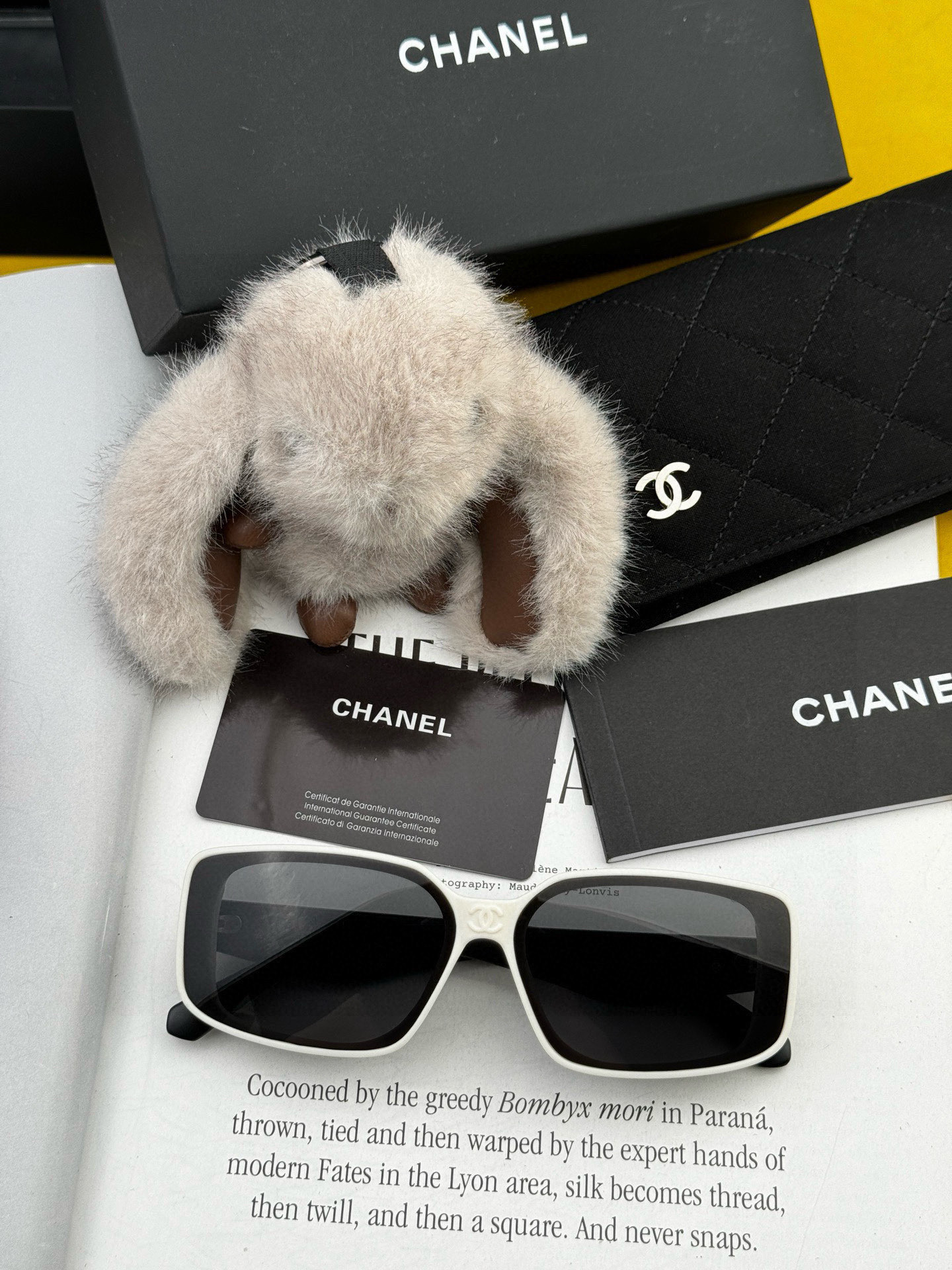    新品CHANEL 香奈儿太阳镜以独特魅力和前卫风格诠释春夏最新眼镜，质感超好佩带舒适 型号：CH3