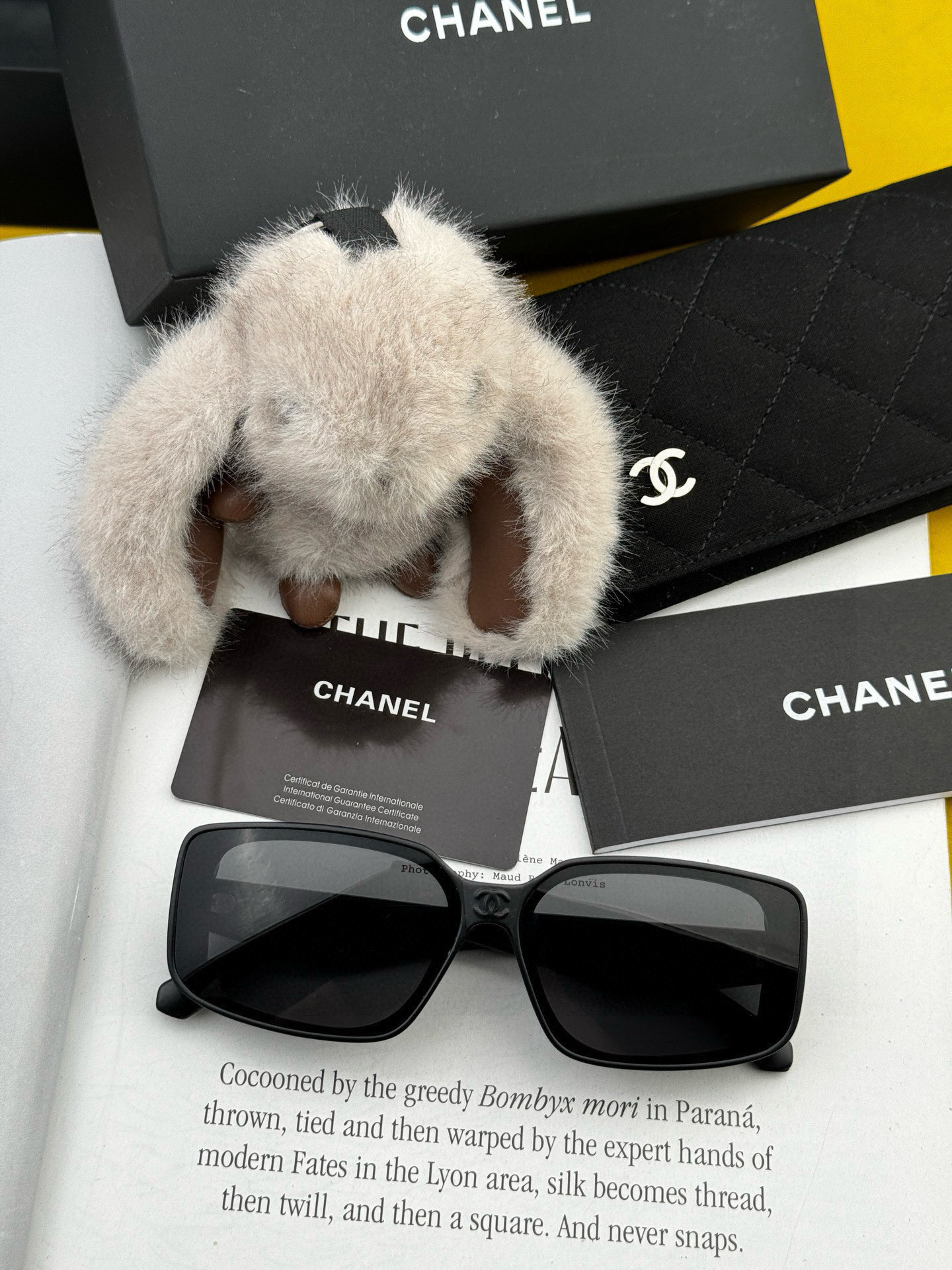    新品CHANEL 香奈儿太阳镜以独特魅力和前卫风格诠释春夏最新眼镜，质感超好佩带舒适 型号：CH3