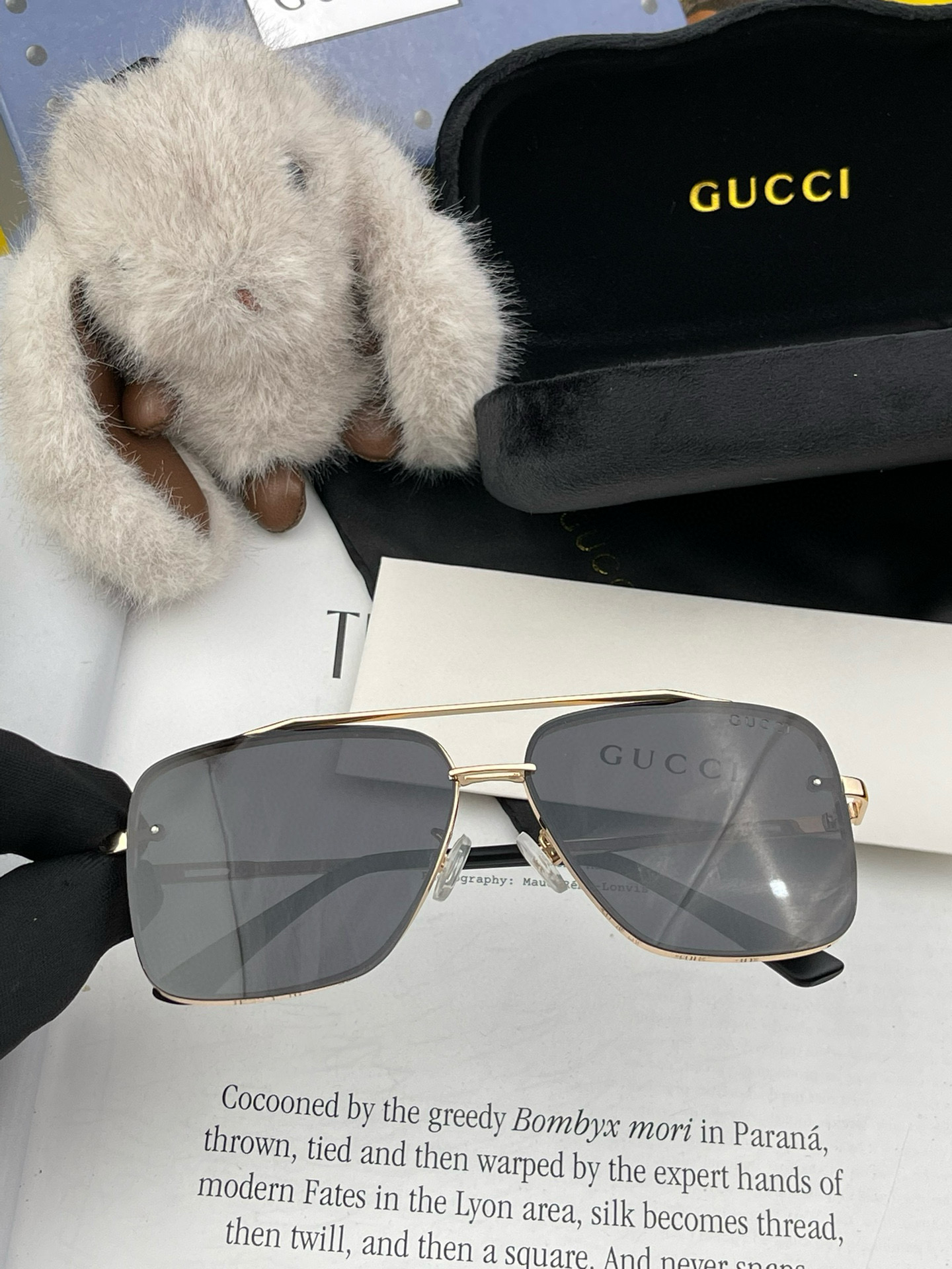  GUCCI 官网同步。  高品质男女款墨镜   👍 进口宝丽来偏光镜片  。蛤蟆镜 开车钓鱼都可 。型