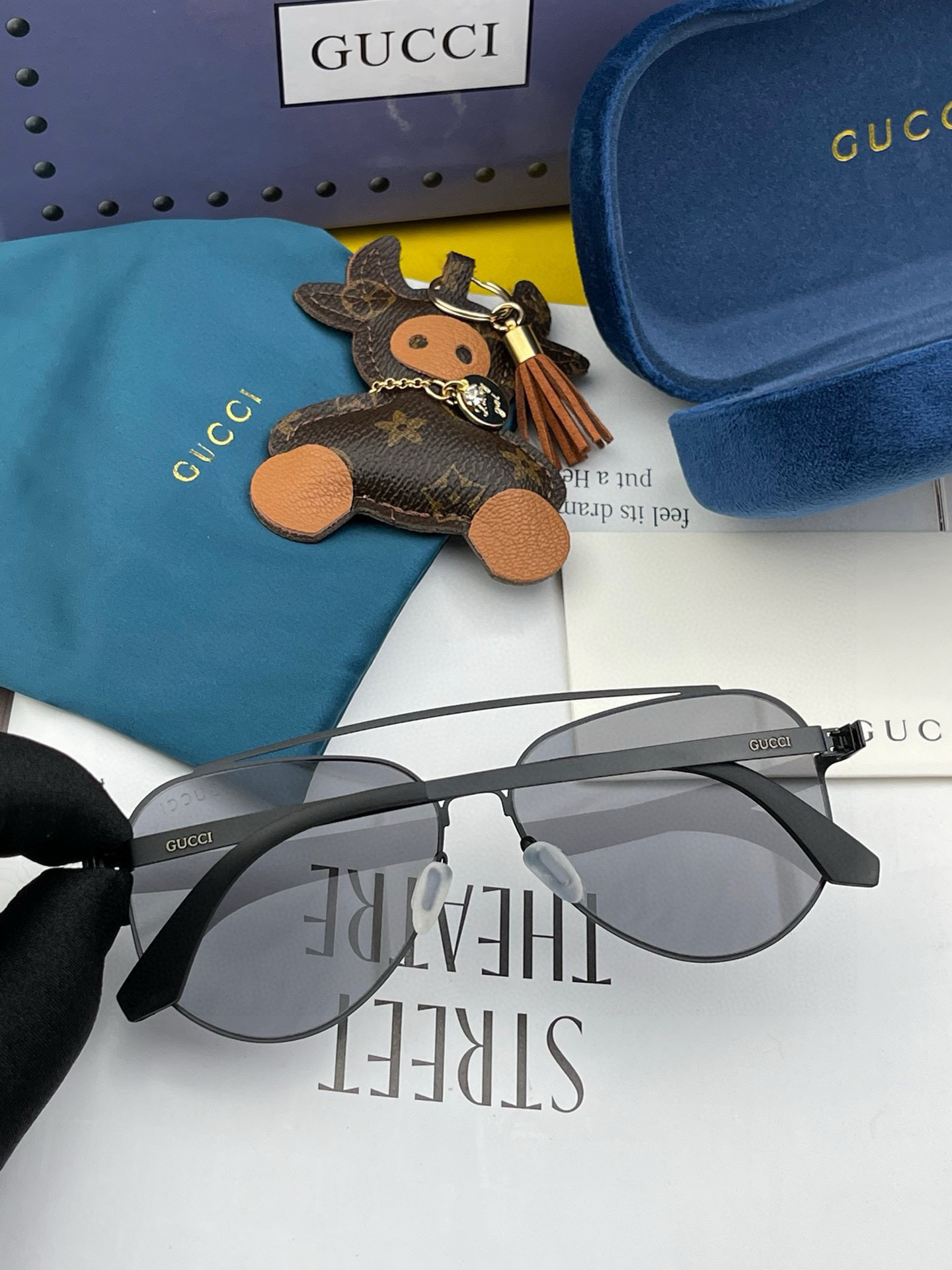   GUCCI 2025新款轻超无螺丝压不坏列系情侣款韩版偏太光阳镜男女通用墨高镜清尼龙偏光镜片   ✨