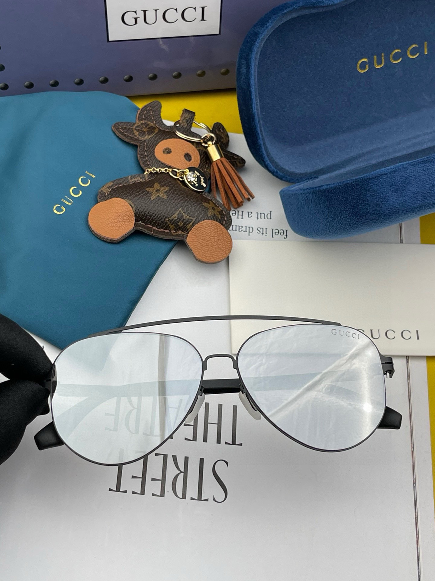   GUCCI 2025新款轻超无螺丝压不坏列系情侣款韩版偏太光阳镜男女通用墨高镜清尼龙偏光镜片   ✨