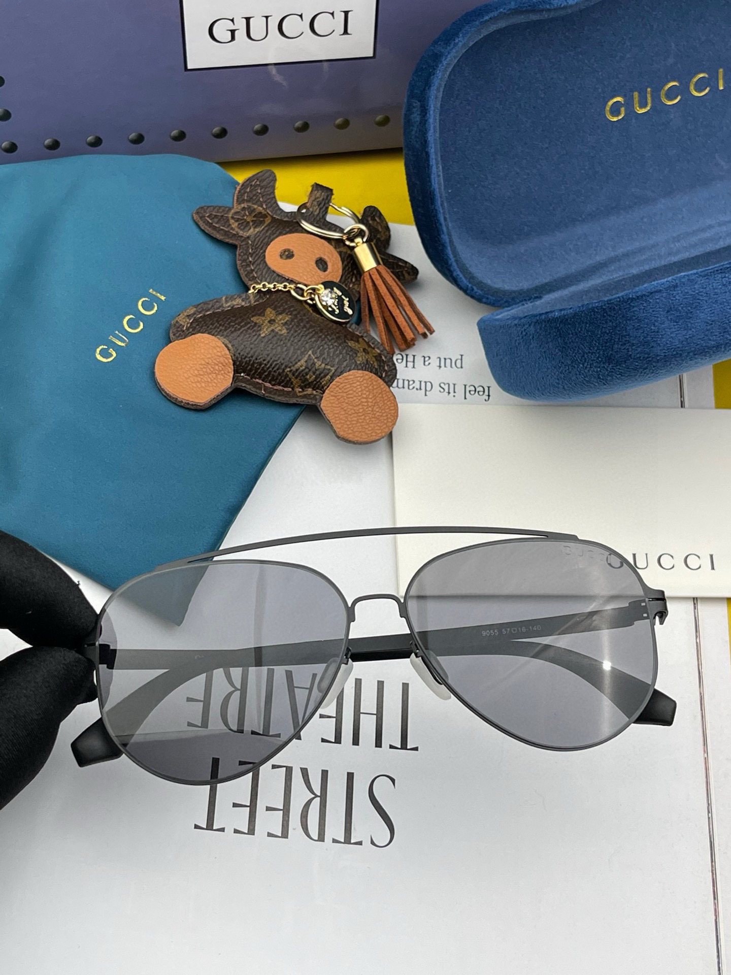   GUCCI 2025新款轻超无螺丝压不坏列系情侣款韩版偏太光阳镜男女通用墨高镜清尼龙偏光镜片   ✨