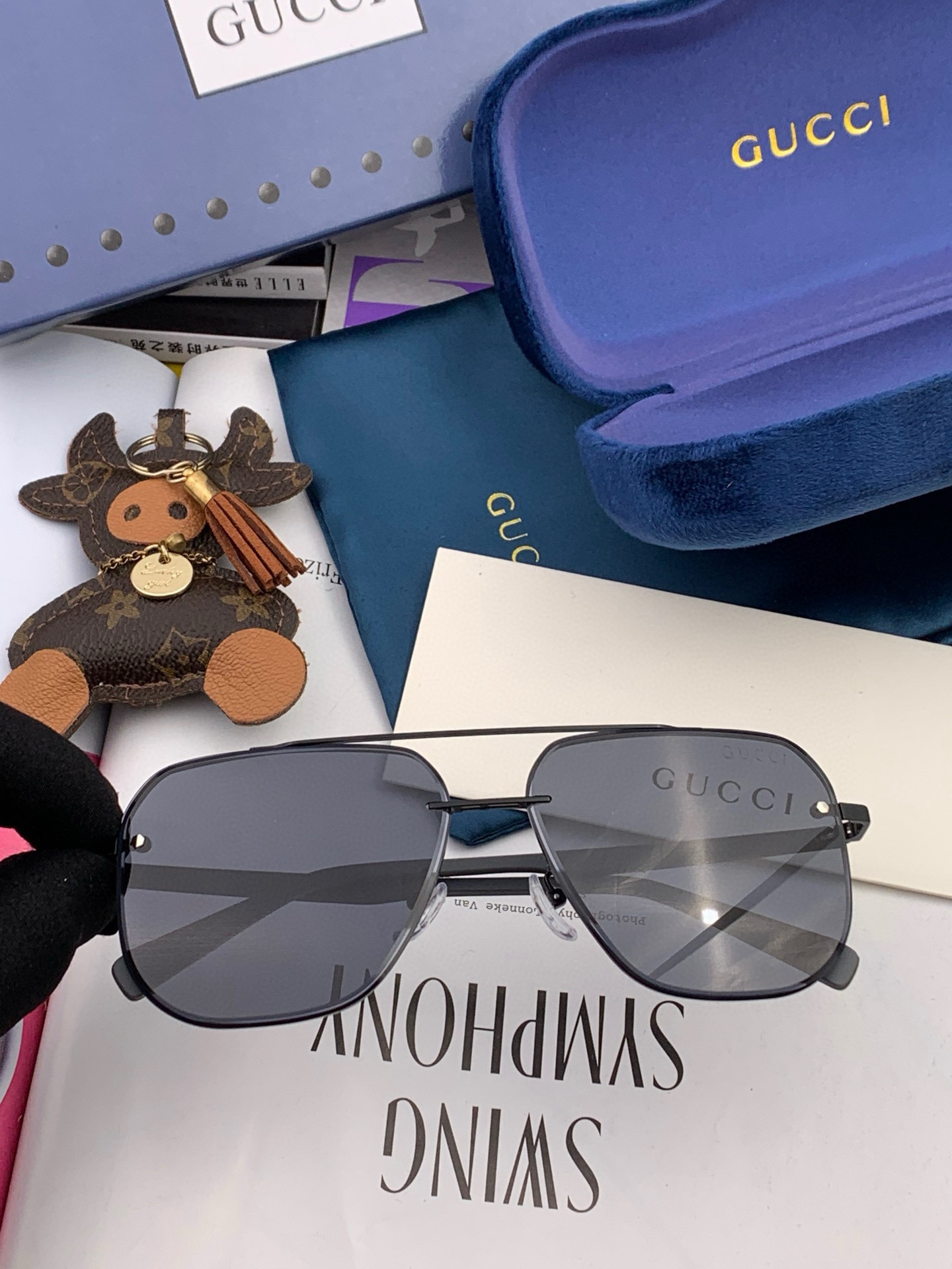         GUCCI 男款炫彩飞行员偏光太阳镜 ❤️材质：高清尼龙加厚卡槽高清偏光镜片 🌹无边框镜