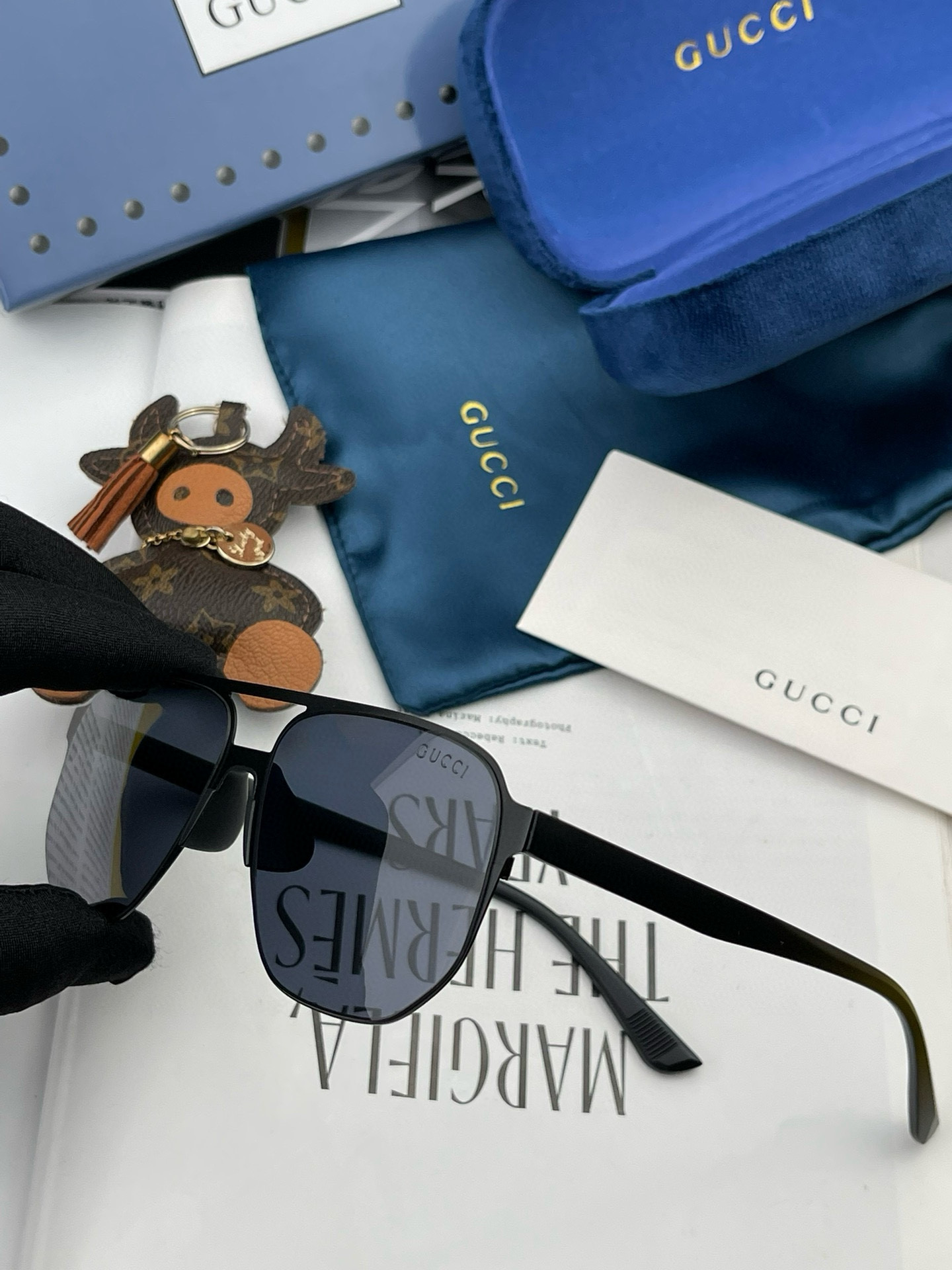         GUCCI 男款炫彩飞行员偏光太阳镜 ❤️材质：高清尼龙加厚卡槽高清偏光镜片 🌹无边框镜