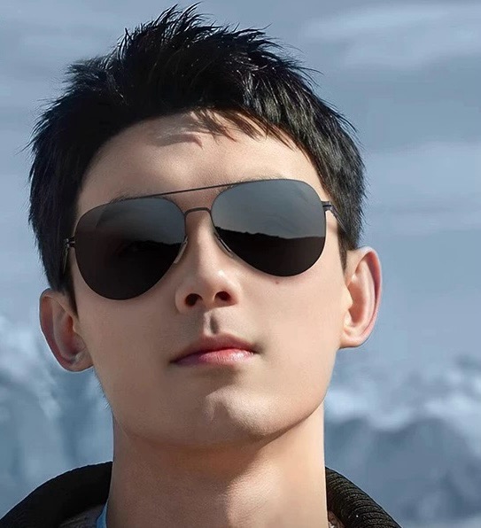 ♦️LV 2025新款男女情侣款太阳镜多边形墨镜iP电镀永不褪色 超轻超有弹性整幅眼镜无螺丝重要的是压不