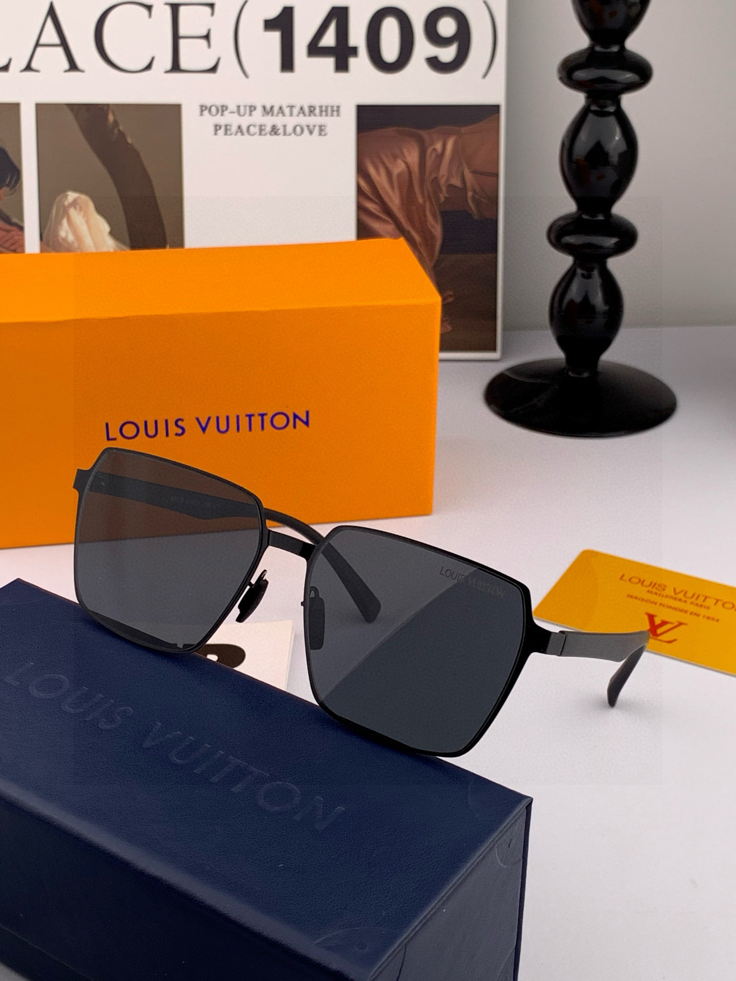       LV 男款炫彩飞行员偏光太阳镜 ❤️材质：高清尼龙加厚卡槽高清偏光镜片 🌹无边框镜架💕颜👍型