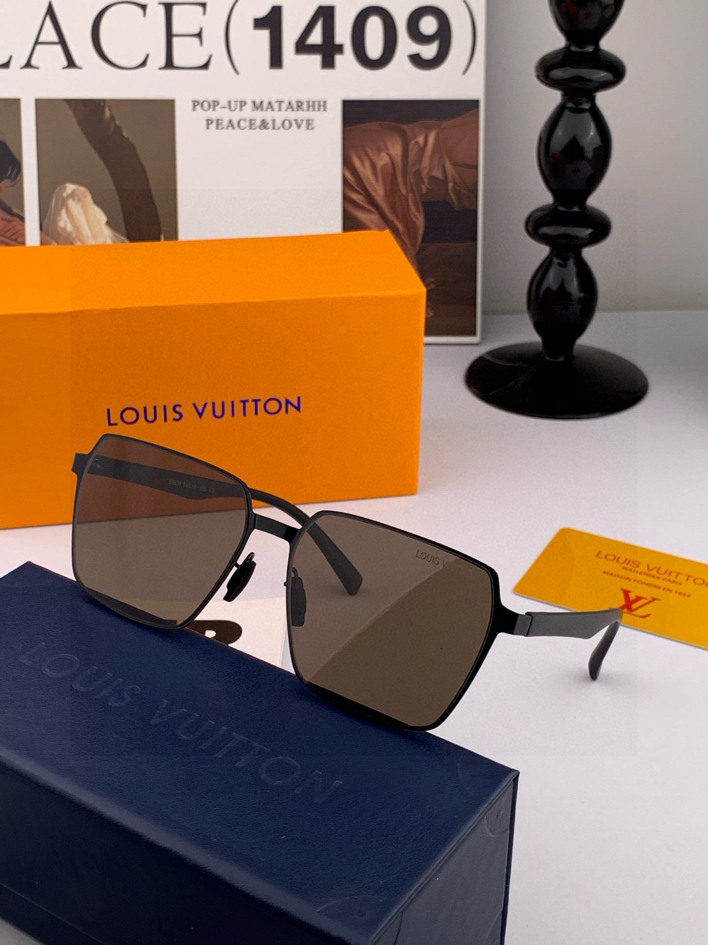       LV 男款炫彩飞行员偏光太阳镜 ❤️材质：高清尼龙加厚卡槽高清偏光镜片 🌹无边框镜架💕颜👍型