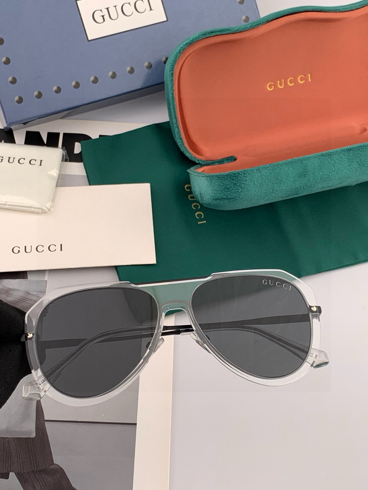       GUCC* 2025 新款男女情侣款太阳iP电镀永不褪色 卖点：超轻超有弹性整幅眼镜片：高清