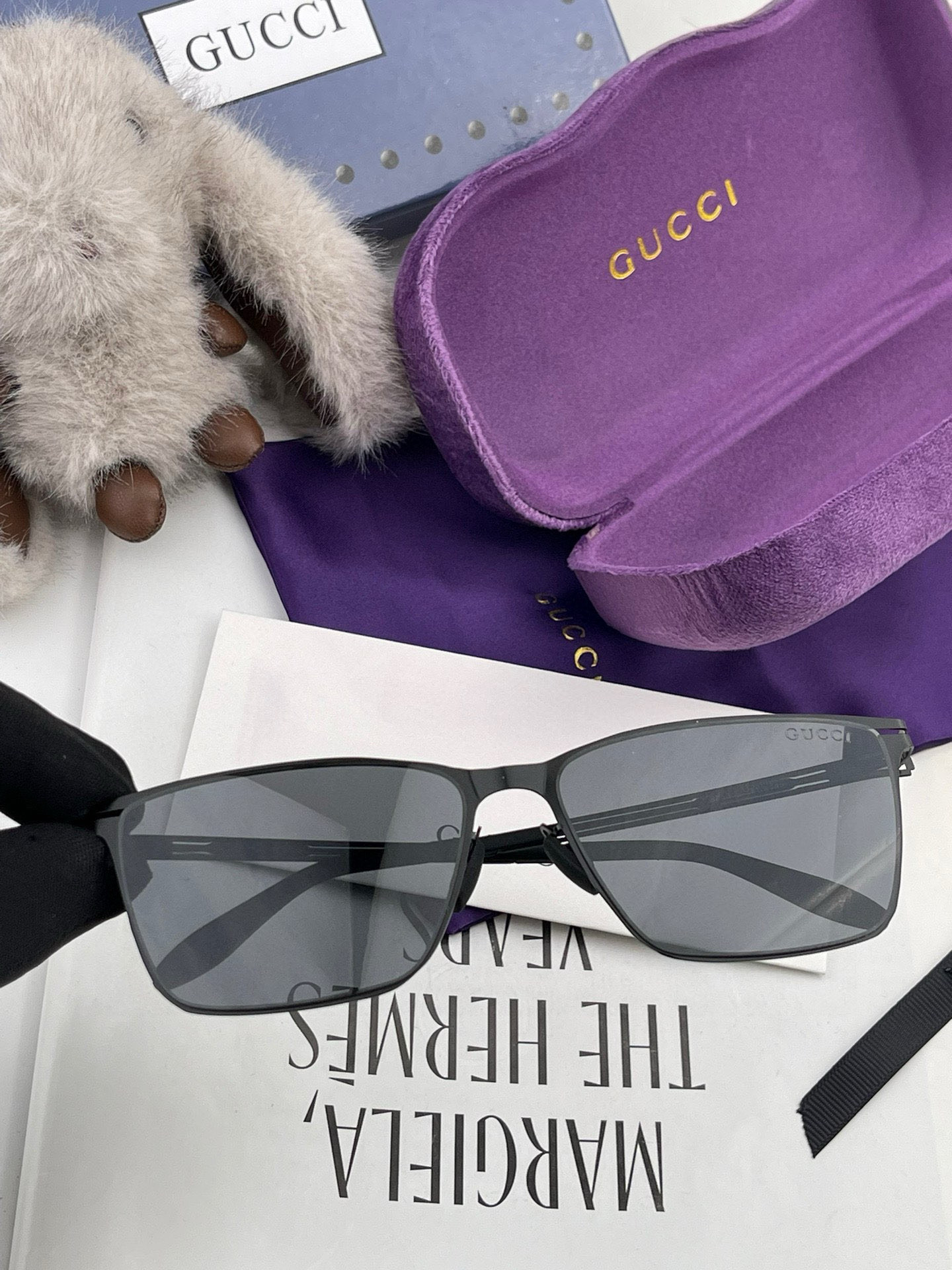       GUCC* 2025 新款男女情侣款太阳iP电镀永不褪色 卖点：超轻超有弹性整幅眼镜无螺丝重