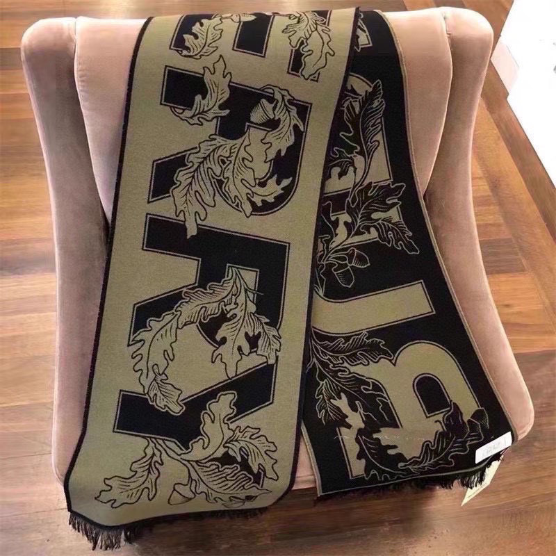   大家也看到了，很有创意的一款围巾，上身效果就不用说了，一定是出片的！从原料、染色到生产工艺，完全按照