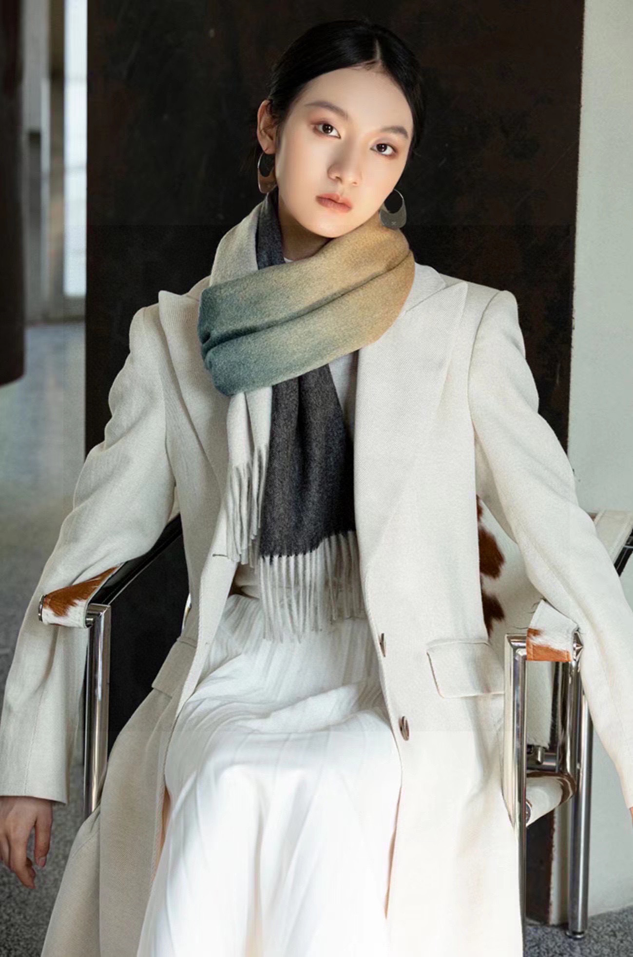  ✨✨太美了😍 爱马仕 美到要尖叫😱专柜最新款🎊英伦欧美范儿「多色渐变」又是一款即时尚又实用的大围巾&长