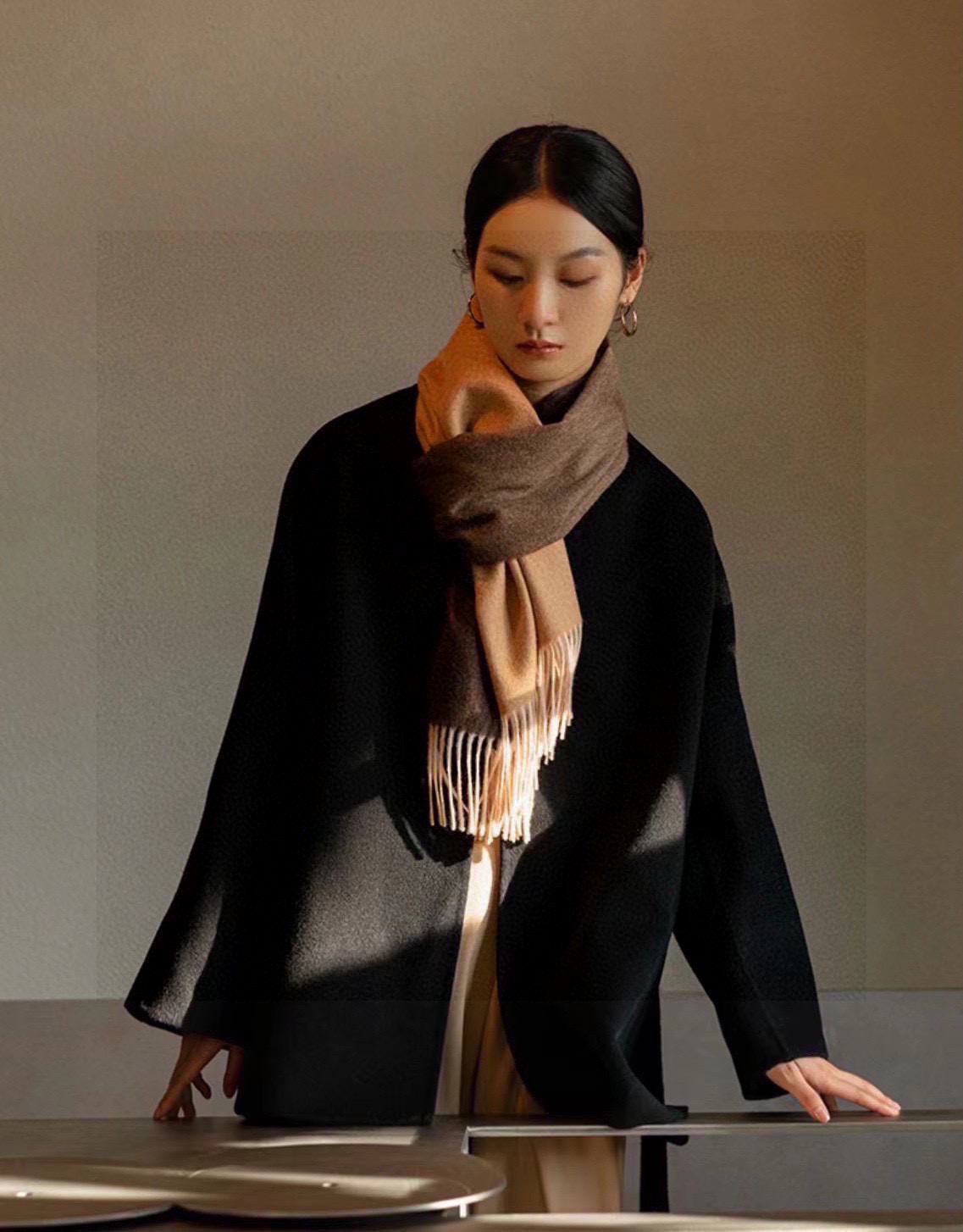  ✨✨太美了😍 爱马仕 美到要尖叫😱专柜最新款🎊英伦欧美范儿「多色渐变」又是一款即时尚又实用的大围巾&长