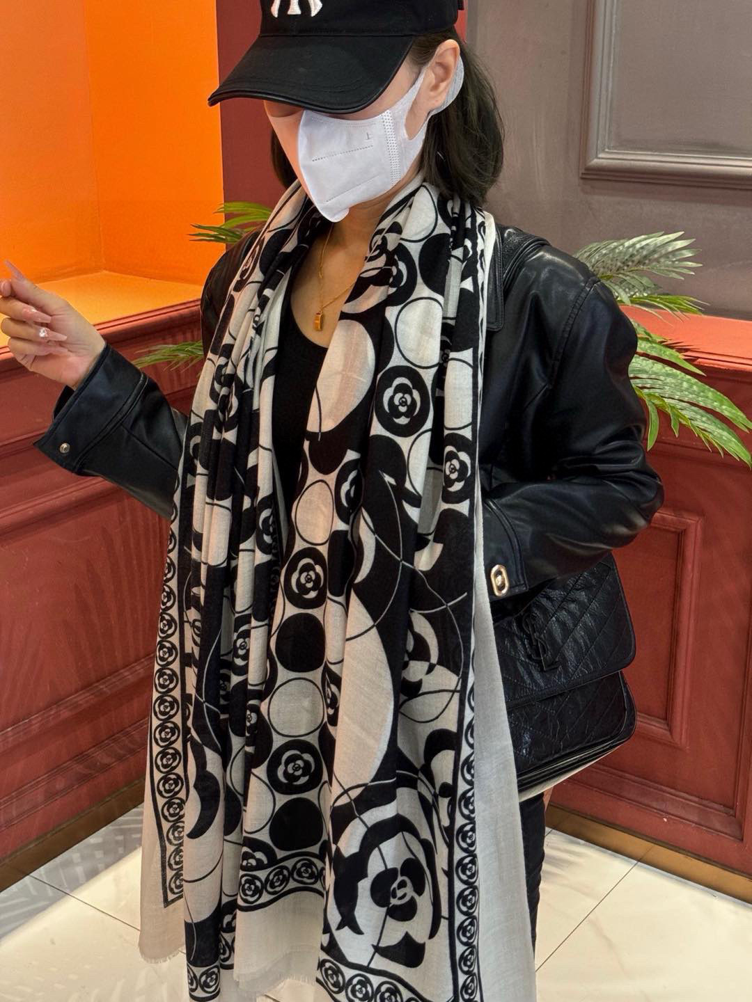   羊绒新款💞 新❤小香【山茶花长围巾】~超级抬气色！高级女人味！羊绒围巾也能这么美！！！这款双面花卉羊