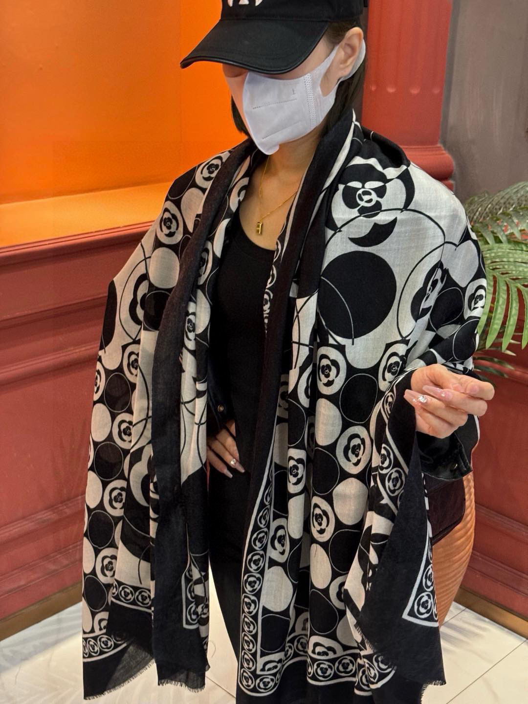   羊绒新款💞 新❤小香【山茶花长围巾】~超级抬气色！高级女人味！羊绒围巾也能这么美！！！这款双面花卉羊