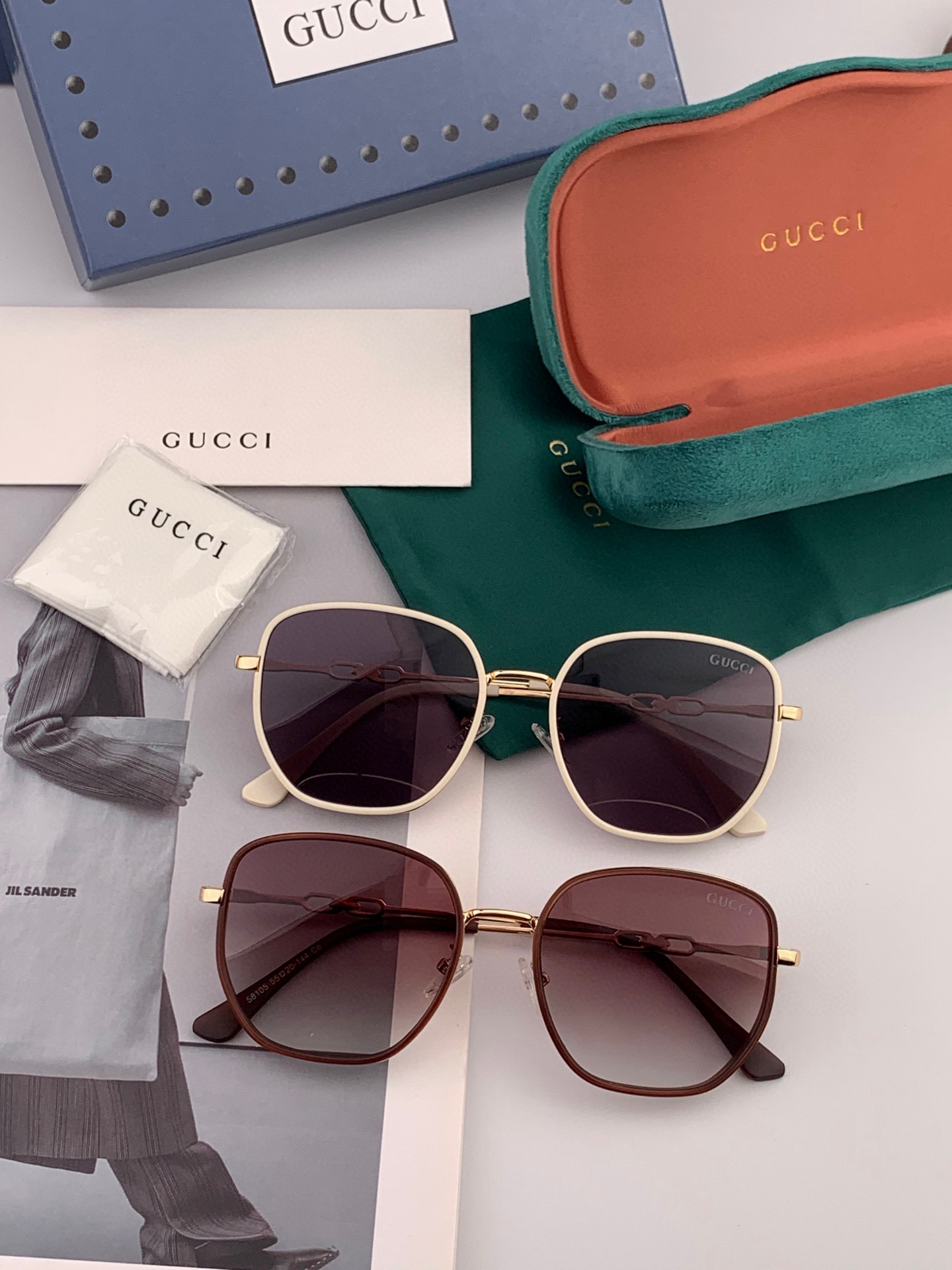  Gucci   经典的方框设计，不挑脸型，无论搭配大衣还是连衣裙都非常显气质尼龙偏光镜片预防紫外线 型