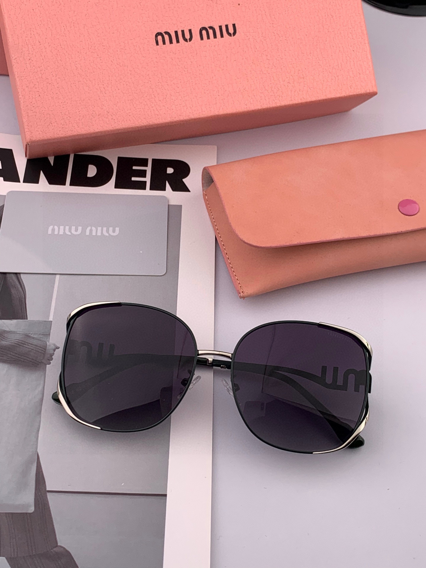   MIUMIU/缪缪🖇🖇2025开春新款🌟闪耀新款璀璨登台 ❤❤太阳镜潮品 精致个性设计简约时尚 专柜