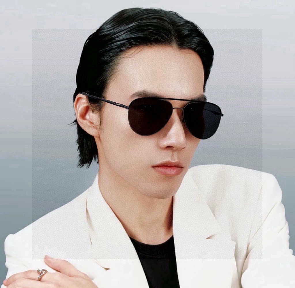   Gucci 。  高品质男女款墨镜   👍 进口宝丽来偏光镜片  。蛤蟆镜 开车钓鱼都可 。百搭显瘦