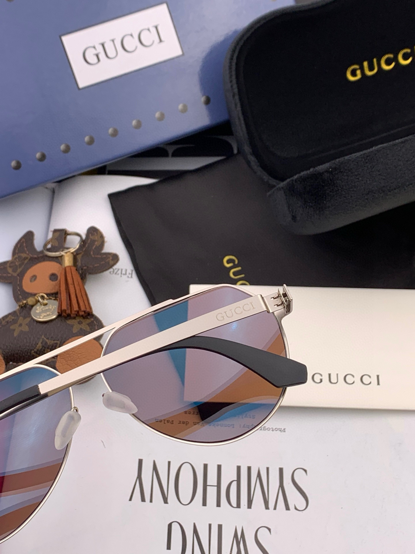       DIOR-迪奥2025新款男女情侣款太阳iP电镀永不褪色 卖点：超轻超有弹性整幅眼镜无螺丝重