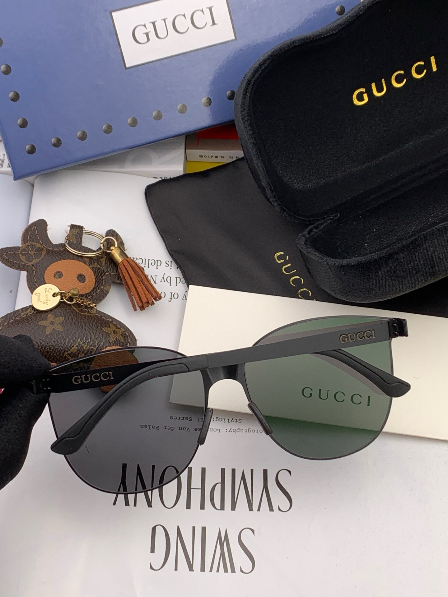   Gucci 2025春夏新款超轻无螺丝压不坏系列情侣款太阳镜高清尼龙镜片🦅完美品质，适合各种脸型，经