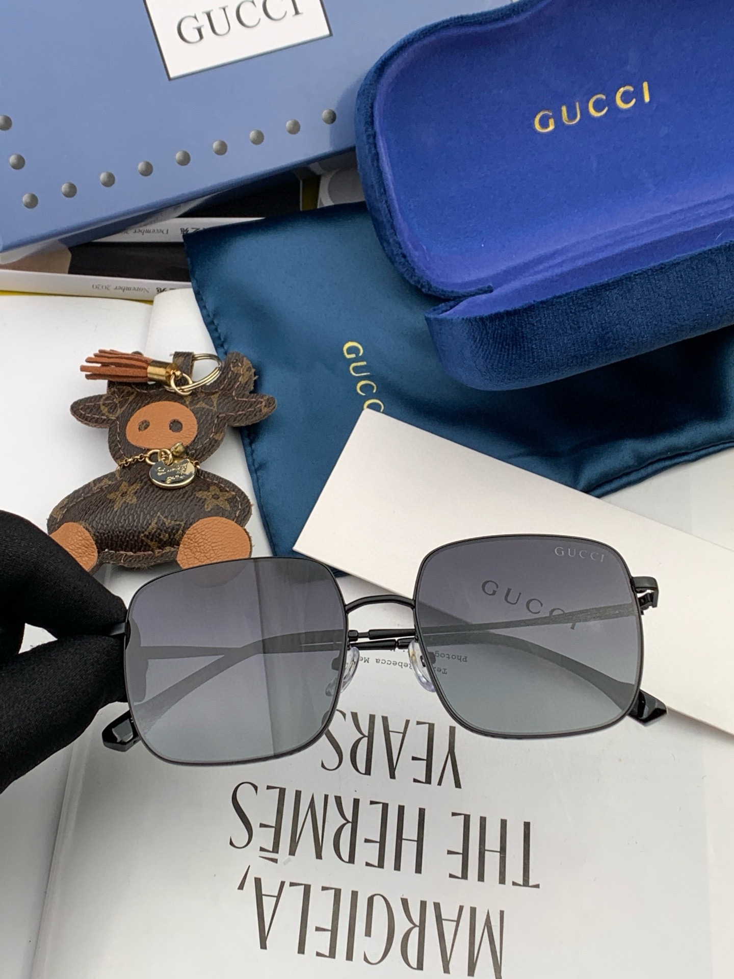        GUCCI 男款炫彩飞行员偏光太阳镜 ❤️材质：高清尼龙加厚卡槽高清偏光镜片 🌹无边框镜架