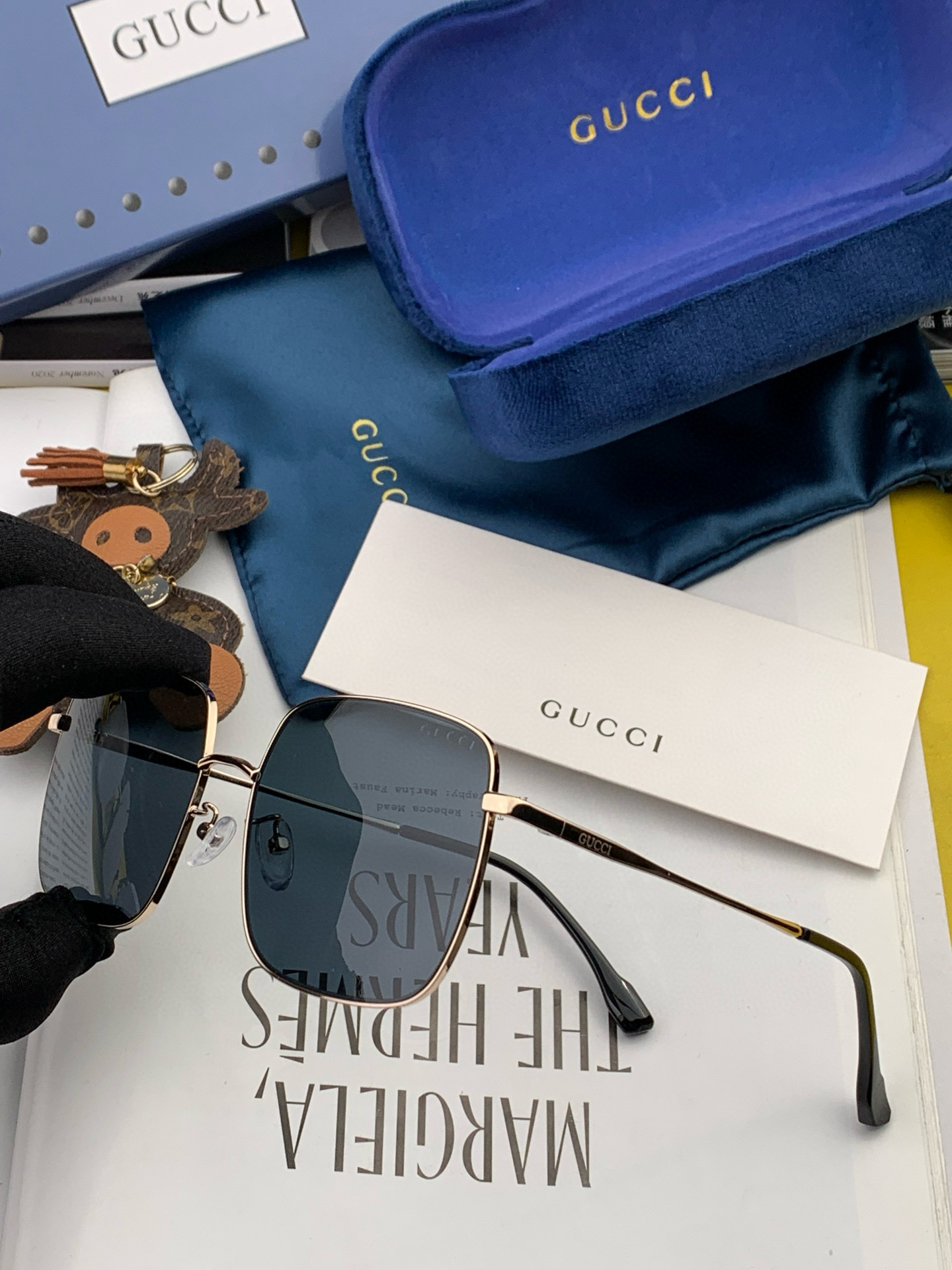        GUCCI 男款炫彩飞行员偏光太阳镜 ❤️材质：高清尼龙加厚卡槽高清偏光镜片 🌹无边框镜架