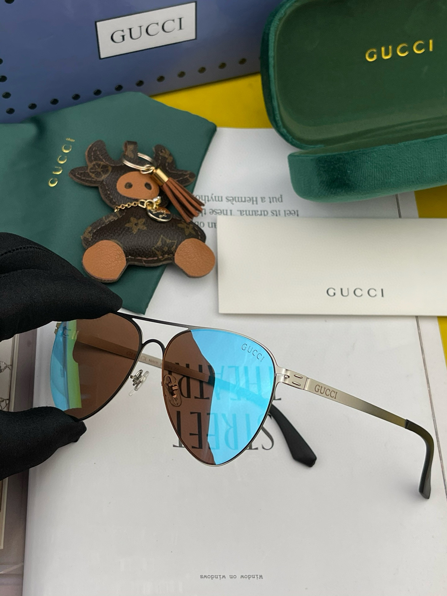        GUCCI 2025新款超轻无螺丝压不坏系列情侣款太阳镜高清尼龙镜片 商务旅行版 绅士高清