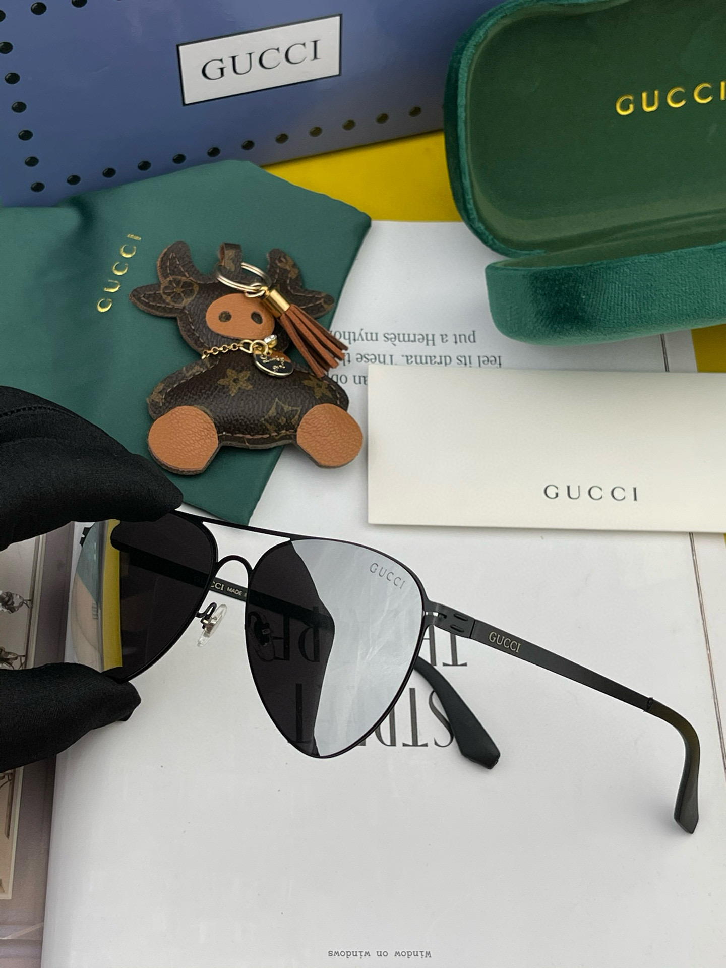        GUCCI 2025新款超轻无螺丝压不坏系列情侣款太阳镜高清尼龙镜片 商务旅行版 绅士高清