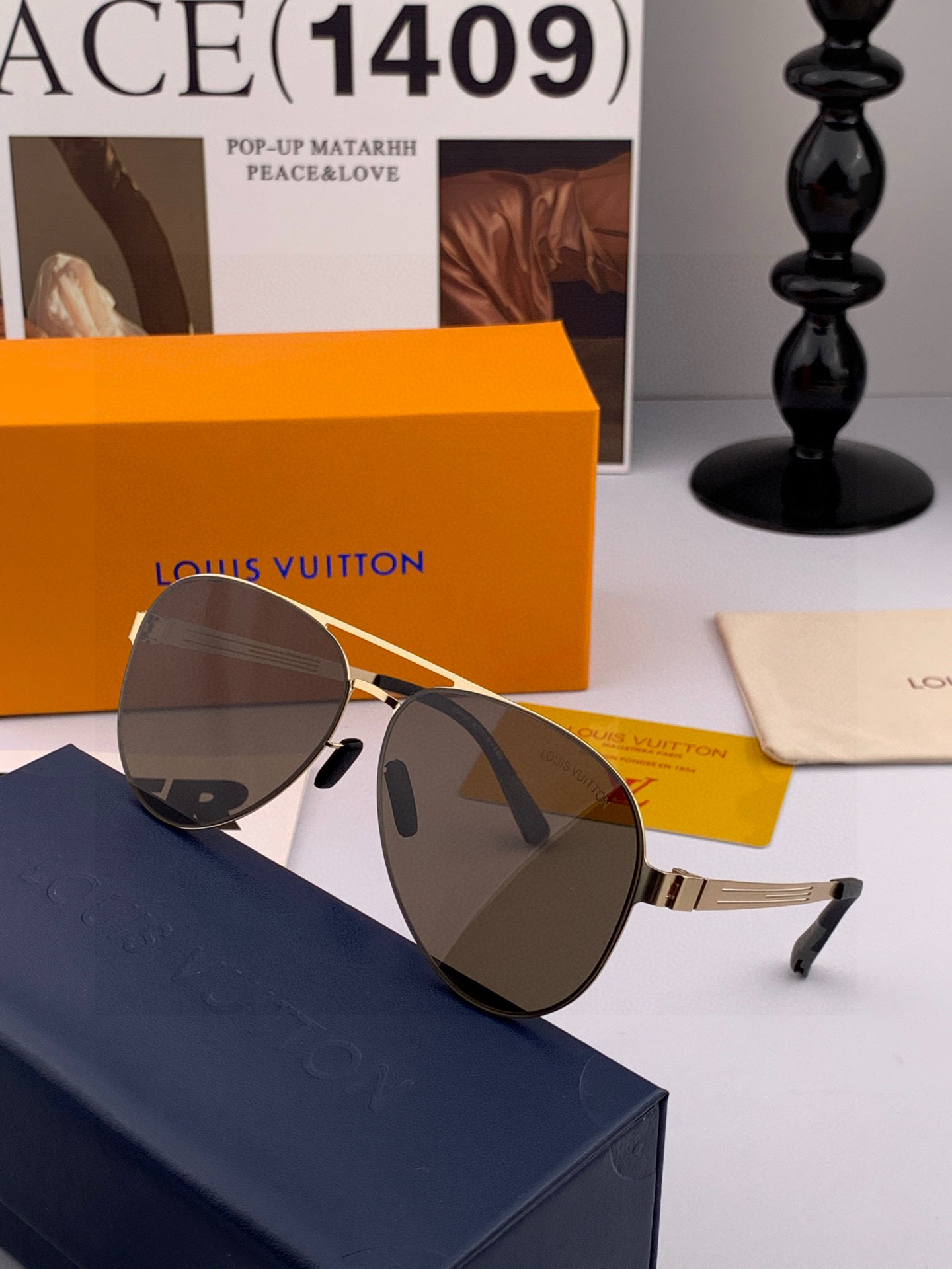 ♦️LV 2025新款男女情侣款太阳镜多边形墨镜iP电镀永不褪色 超轻超有弹性整幅眼镜无螺丝重要的是压不