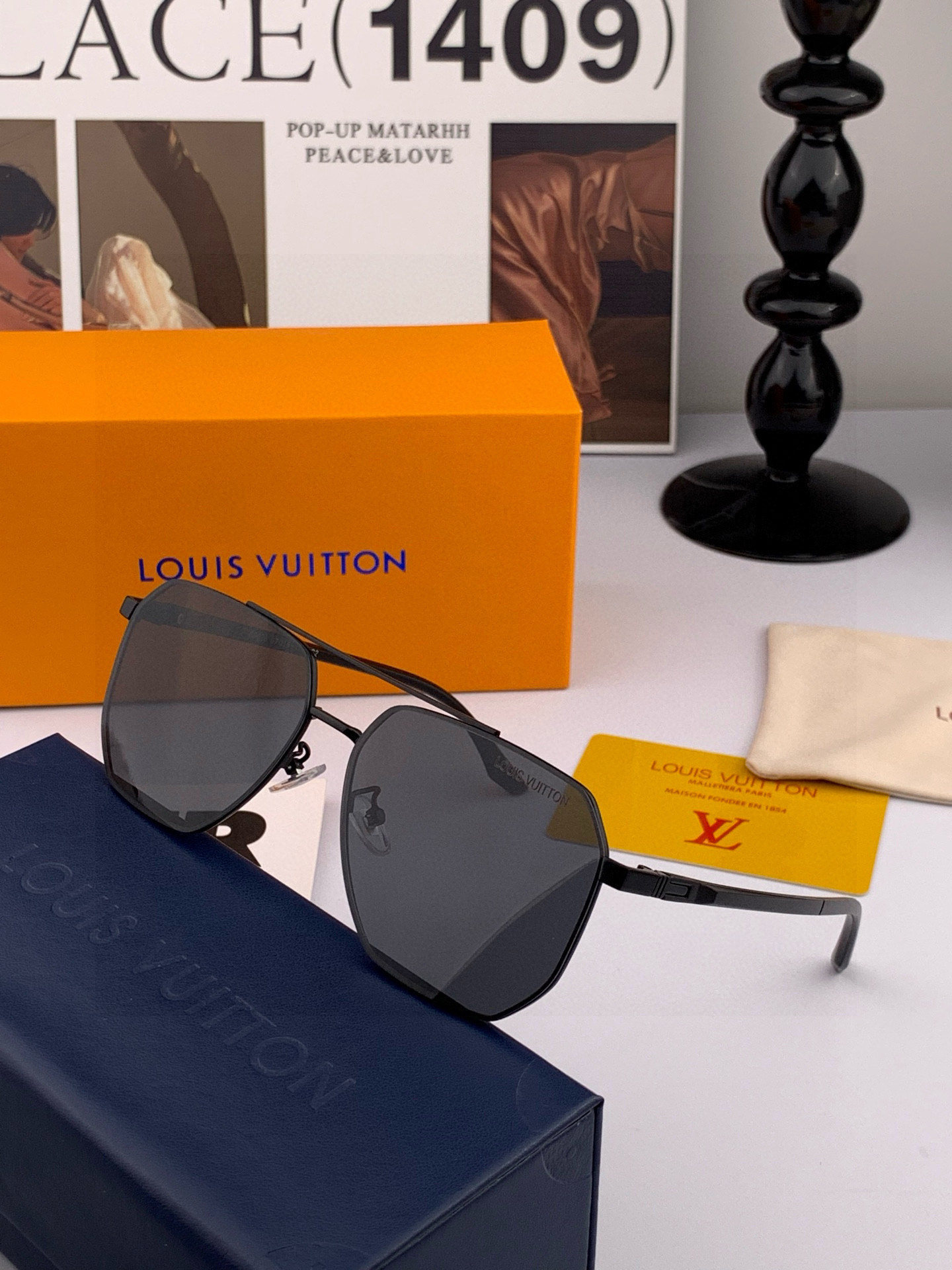       LV 男款炫彩飞行员偏光太阳镜 ❤️材质：高清尼龙加厚卡槽高清偏光镜片 🌹无边框镜架💕颜👍型