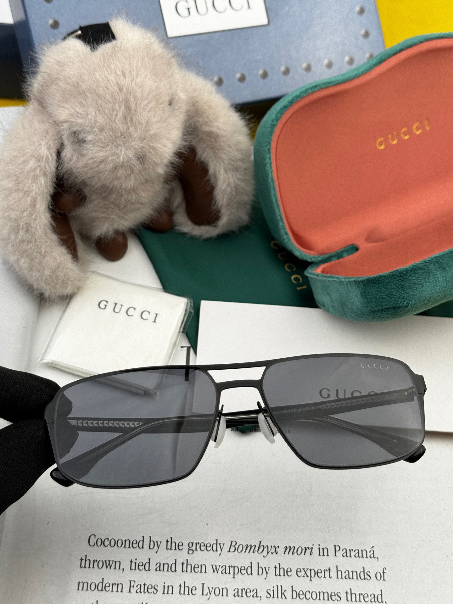        GUCCI 男款炫彩飞行员偏光太阳镜 ❤️材质：高清尼龙加厚卡槽高清偏光镜片 🌹无边框镜架