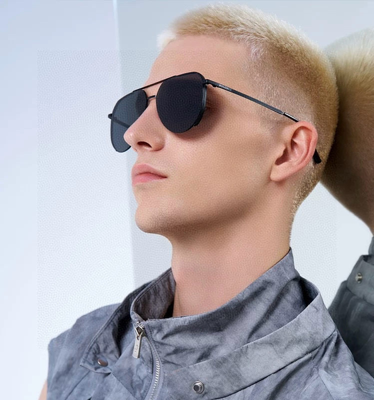       LV 男款炫彩飞行员偏光太阳镜 ❤️材质：高清尼龙加厚卡槽高清偏光镜片 🌹无边框镜架💕颜👍型